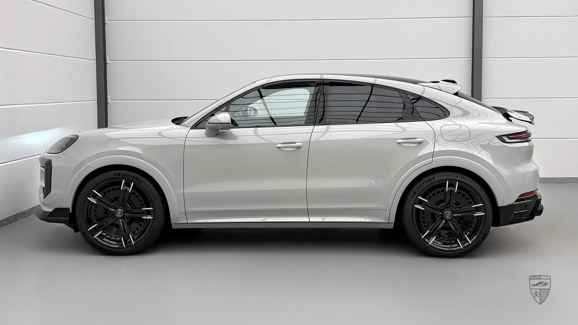 Weißer Cayenne S Coupe: maßgeschneidertes Optikpaket mit sportlichem Flair und Premium‑Glanzfinish