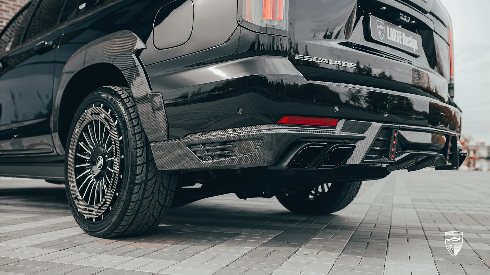 Cadillac Escalade 600 — status SUV of the elite in Raven Black with exclusive styling