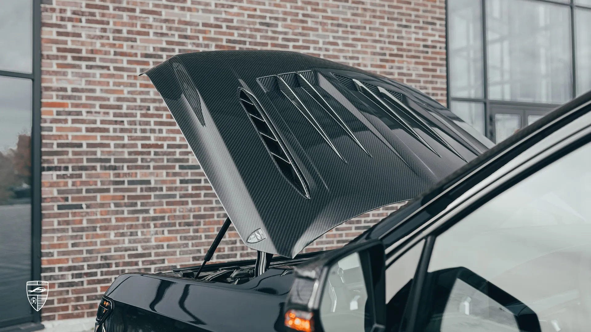 Escalade 600 in Raven Black — limited‑edition model with aggressive style and premium finish