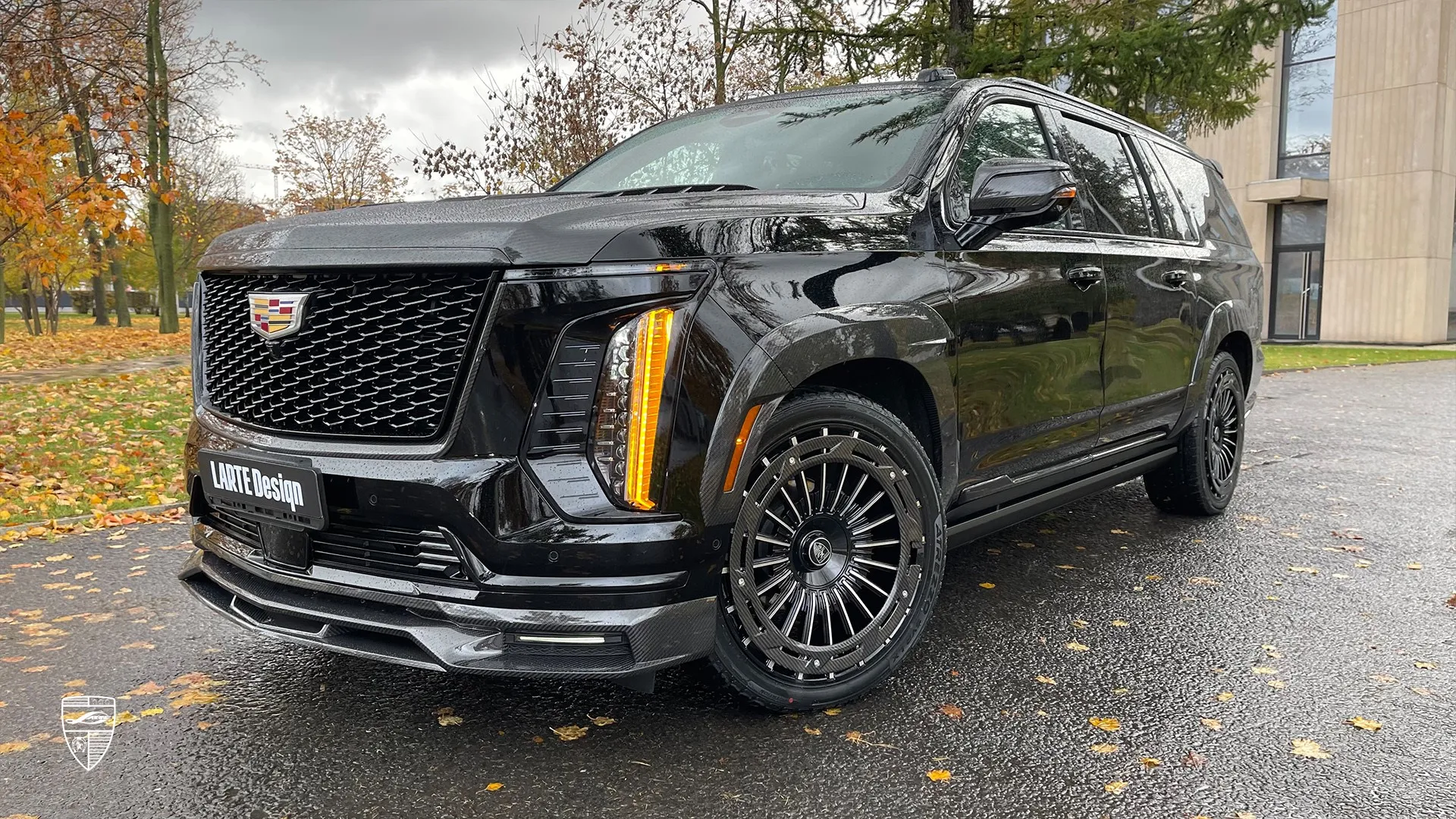 Cadillac Escalade — getunterter SUV in Schwarz
