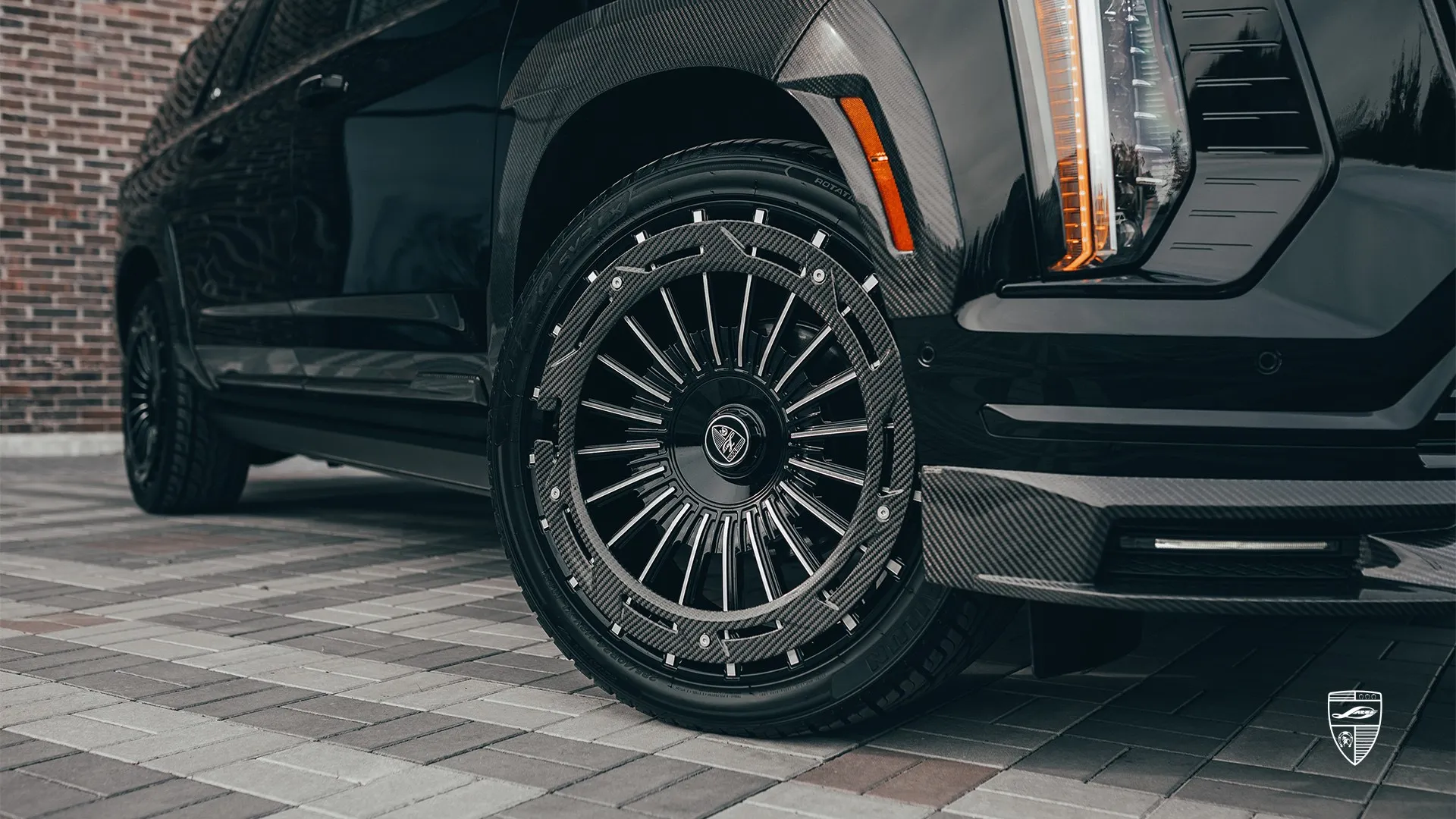 Escalade 600 luxury SUV: Raven Black model with premium carbon body kit and brutal look