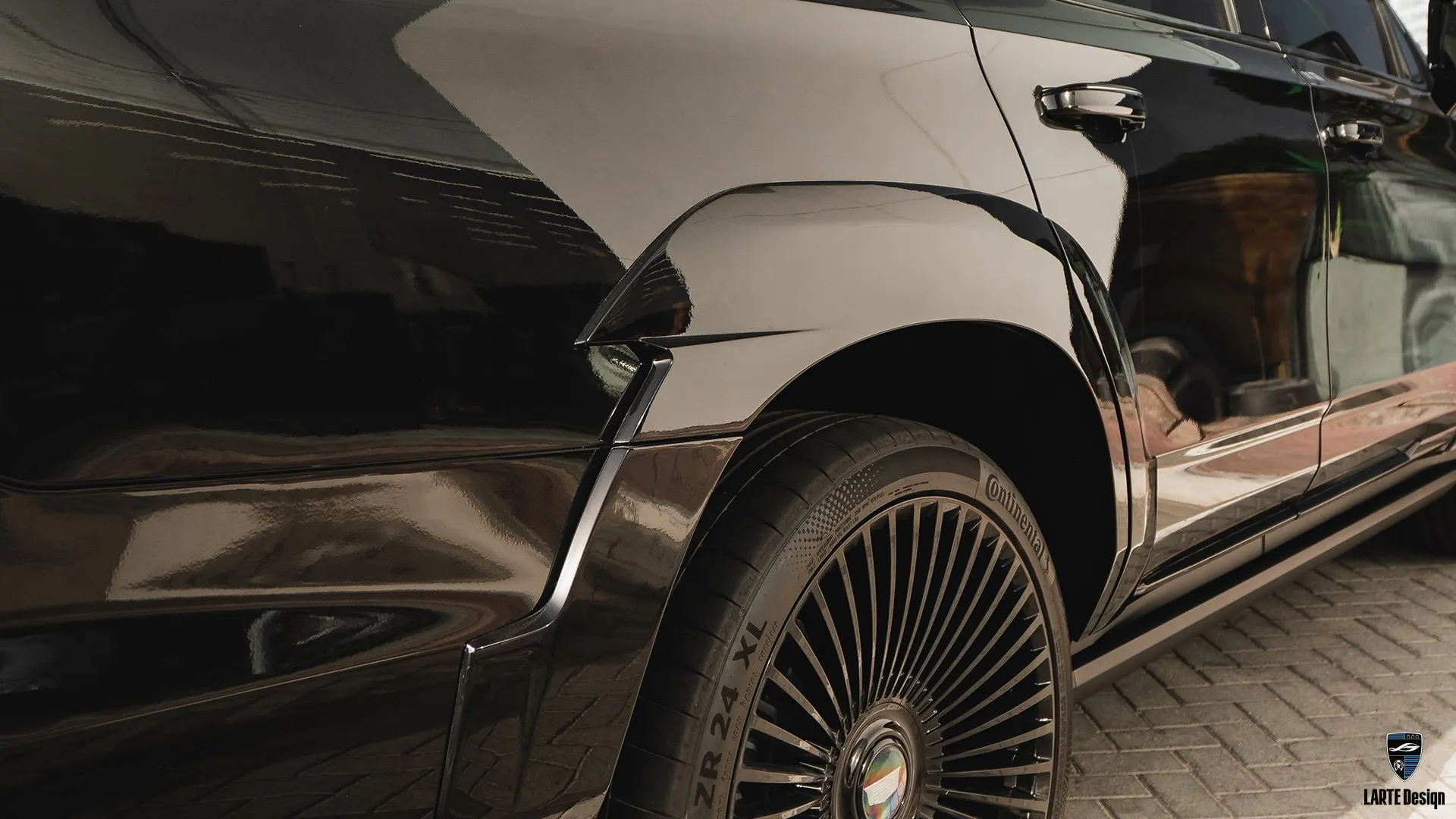 2024 Cadillac Escalade in Raven Black – Luxus-SUV mit handgefertigtem Tuning und Upgrade