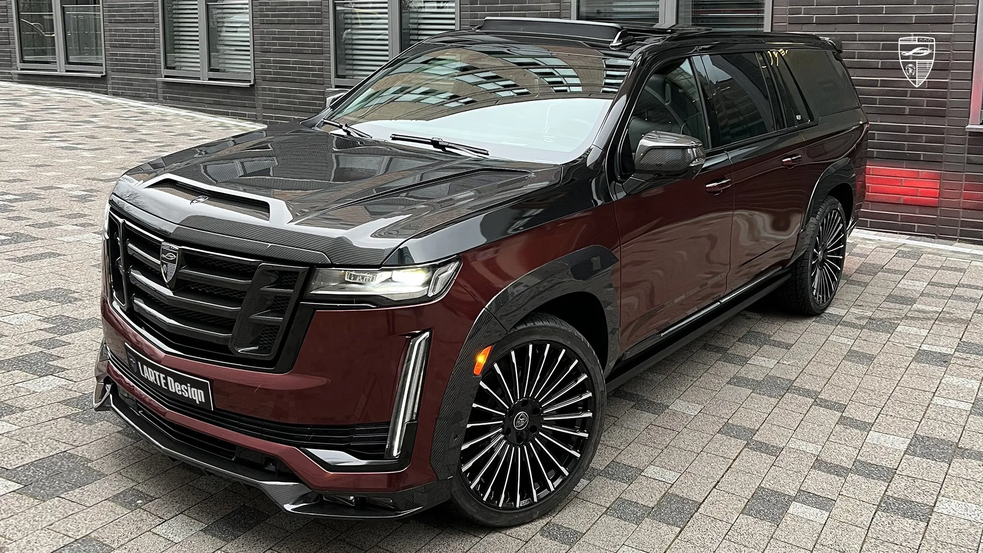 Mahogany Escalade with Carbon Hood and Aggressive SUV Appearance Mahogany Escalade from Düsseldorf— luxury American SUV with carbon hood and bold upgrade appearance