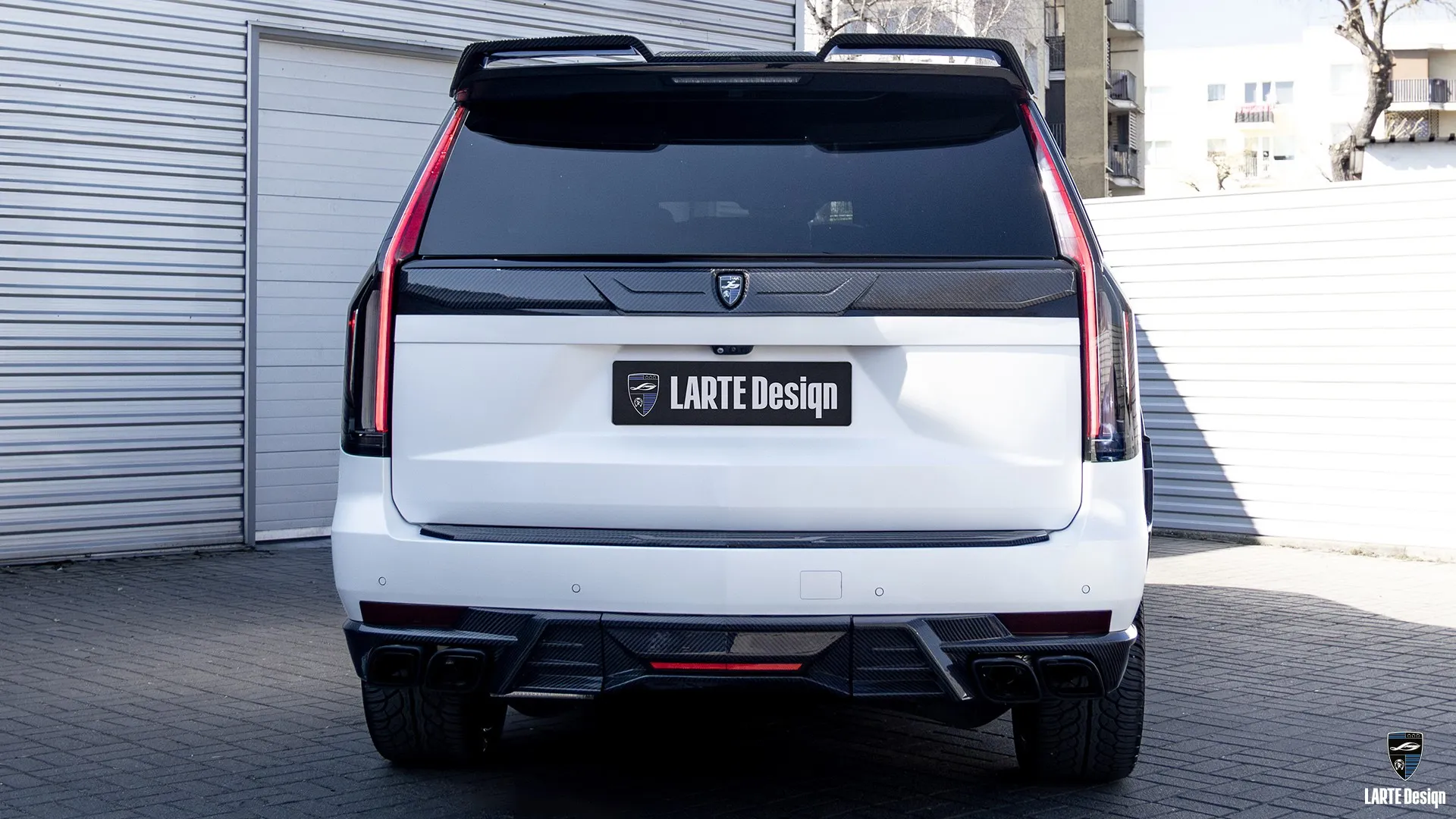 Custom Escalade in Crystal White – Luxury Family SUV 2024 Cadillac Escalade in Crystal White from Kalisz — luxury family SUV with brutal street presence