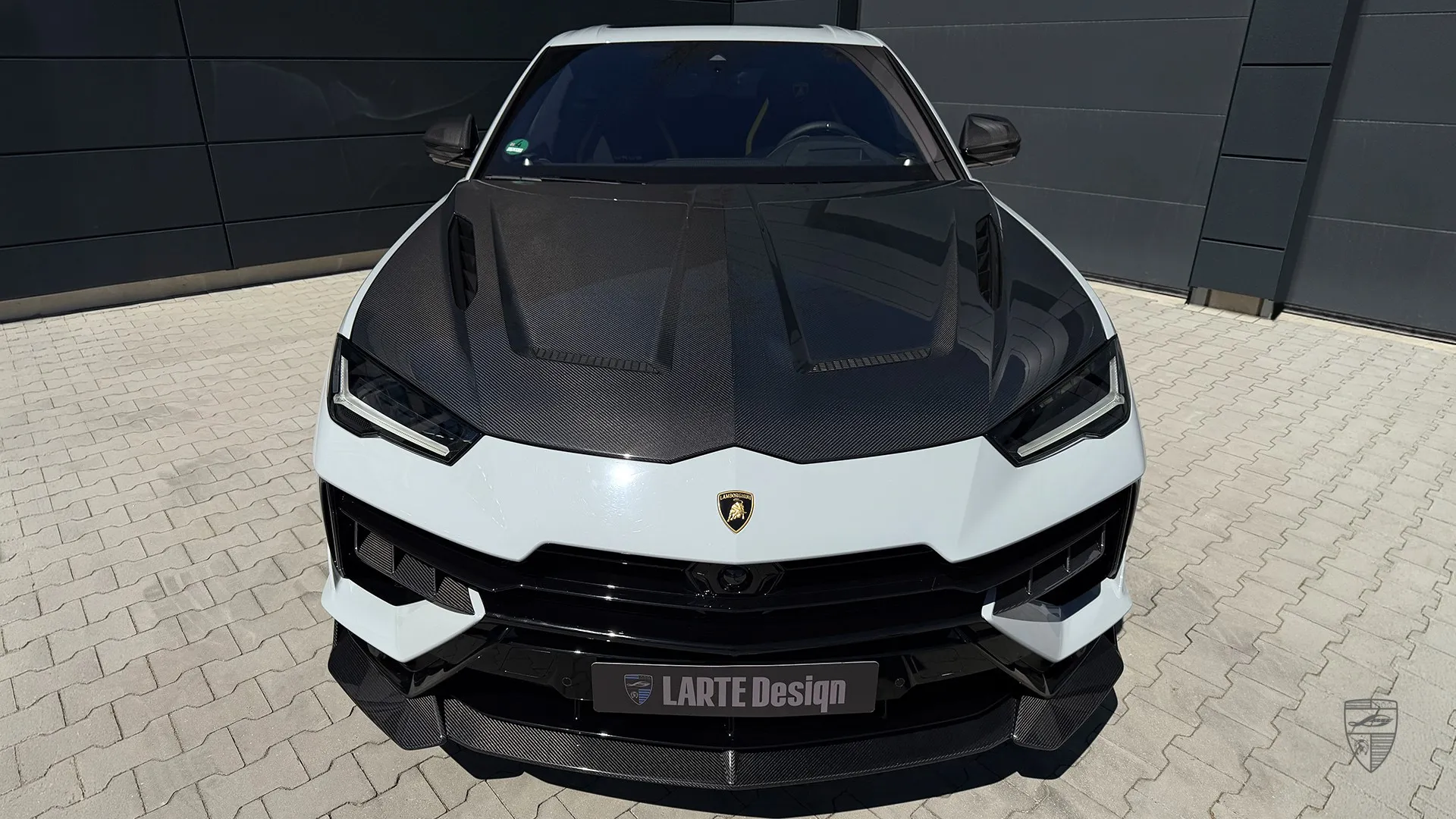 2025 Lamborghini Urus Performante with carbon front hood design and aggressive exterior styling