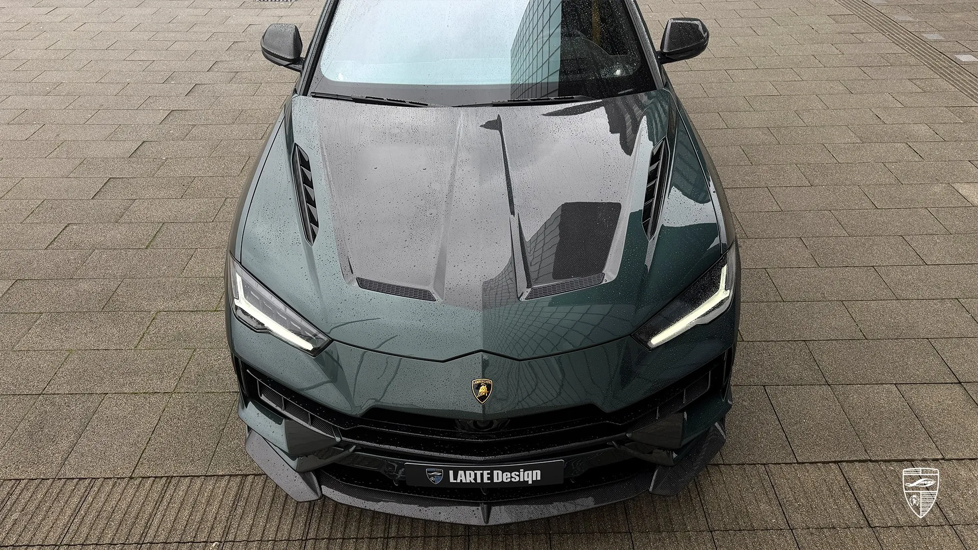 Lamborghini Urus Performante aggressive look in green with premium exterior styling