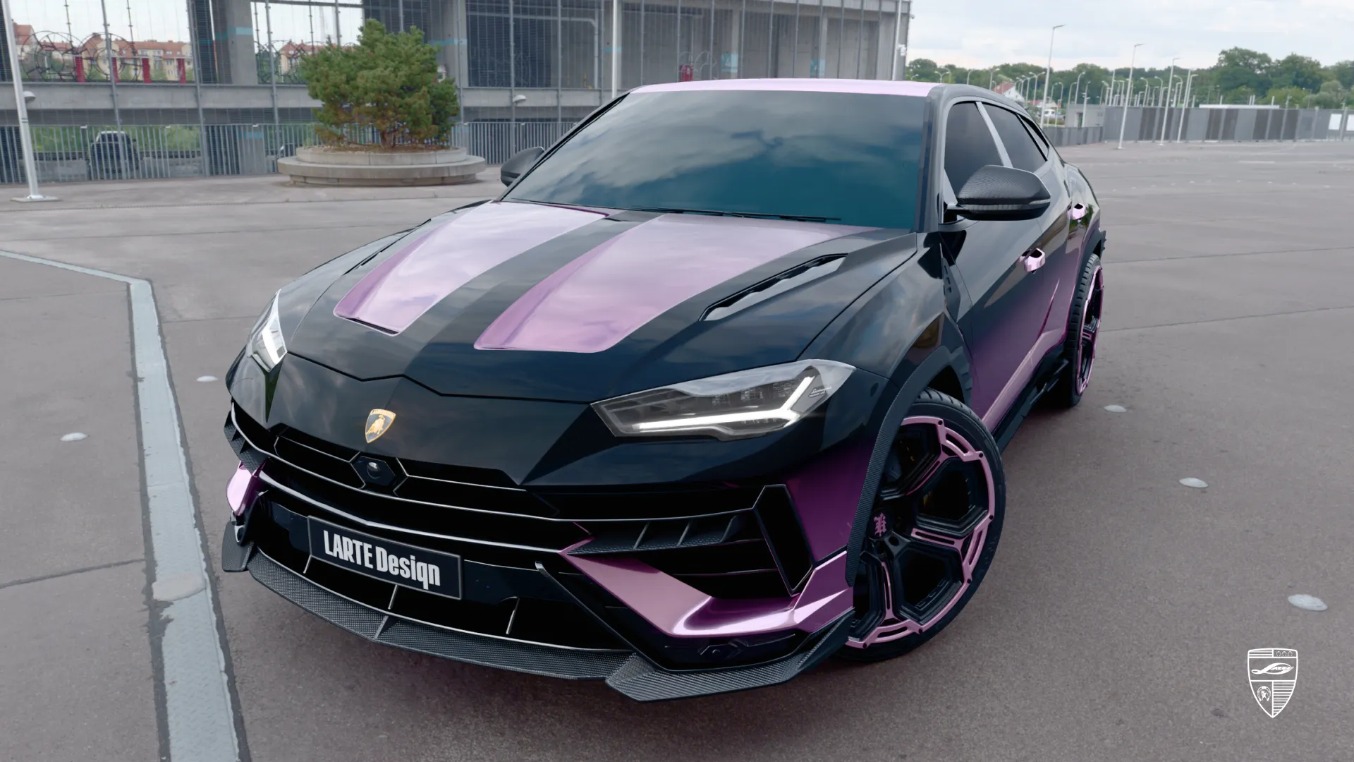 Lamborghini Urus Performante in schwarz‑violetter kundenspezifischer Folierung