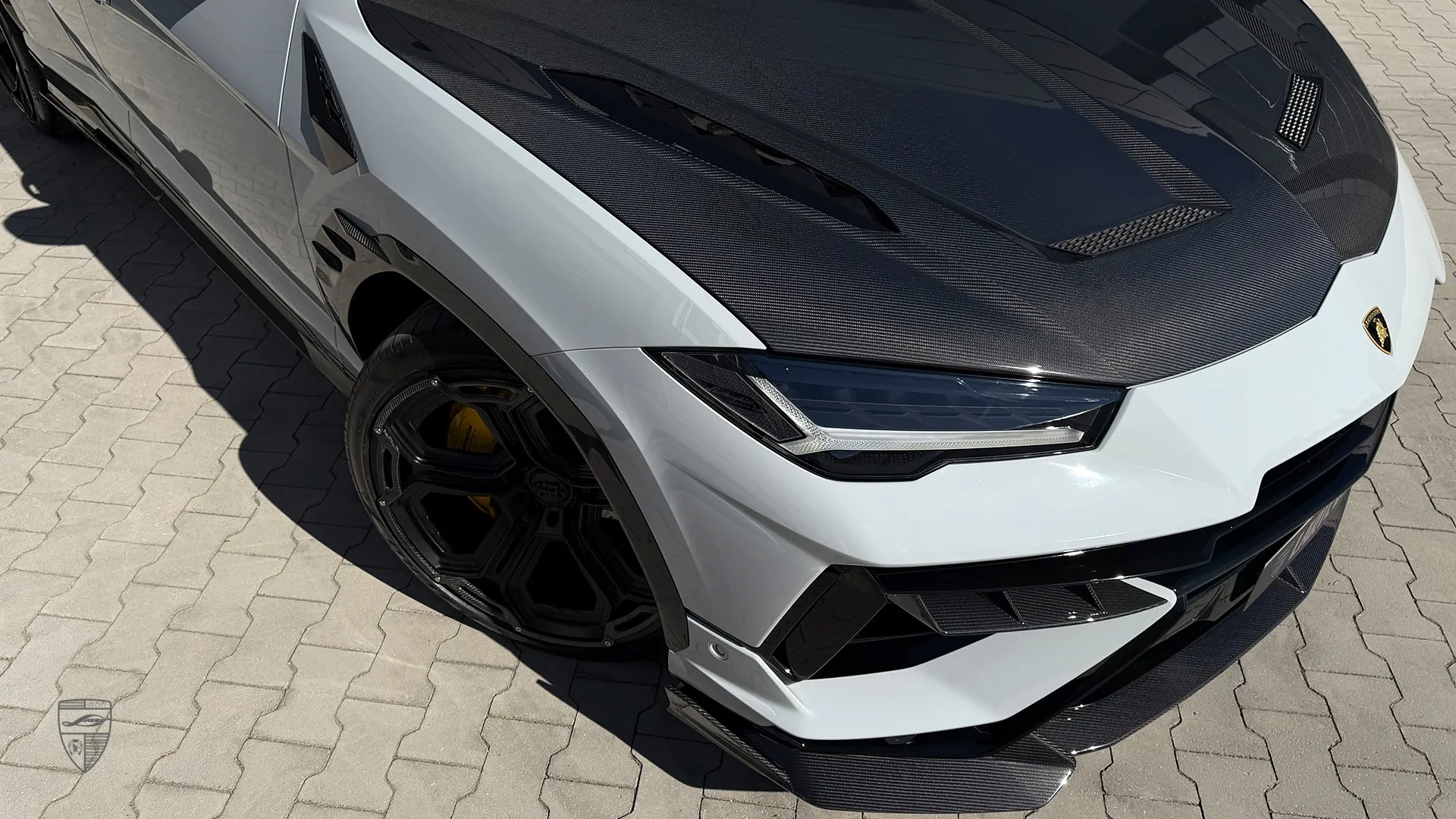 2025 Urus Performante custom design with front bumper detail and premium body kit elements