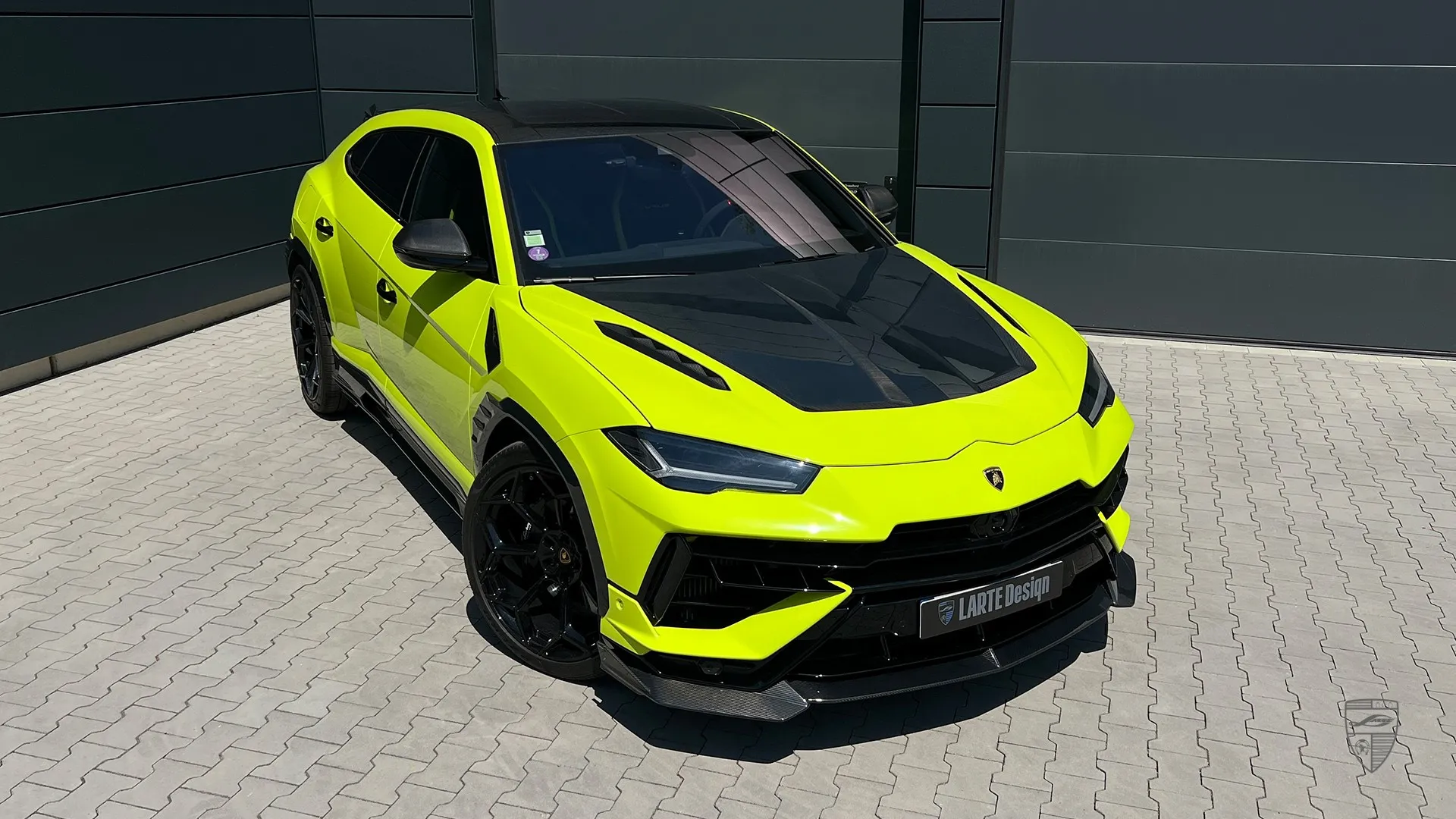 Lamborghini URUS Performante in lime wrap with customization and aggressive exterior styling