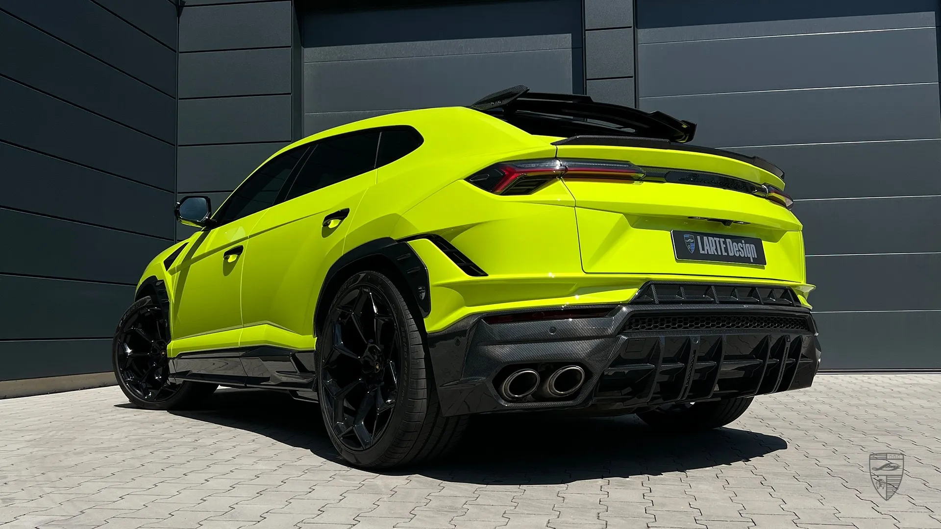 URUS Performante styling in rear three-quarter view with refined body kit details