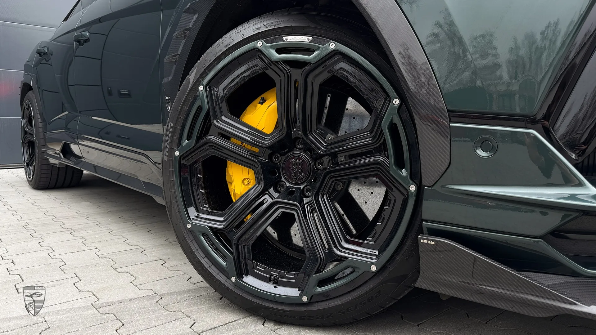 Urus S with modified premium design and custom exterior upgrades