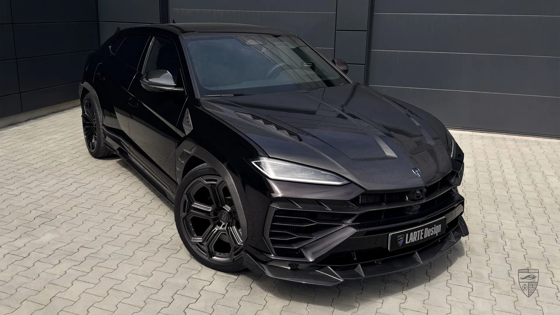 Lamborghini URUS SE exterior with aggressive styling and premium body kit upgrades