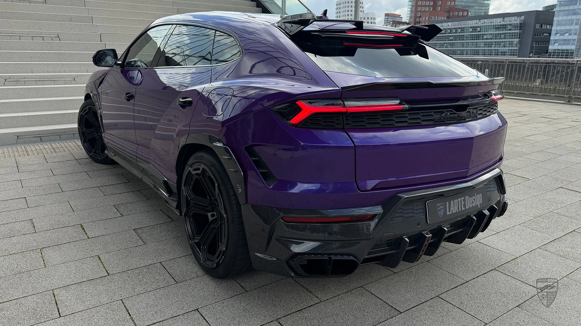 Lamborghini Urus SE in Lila mit individuellem Exterieur-Styling und hochwertigen Upgrades