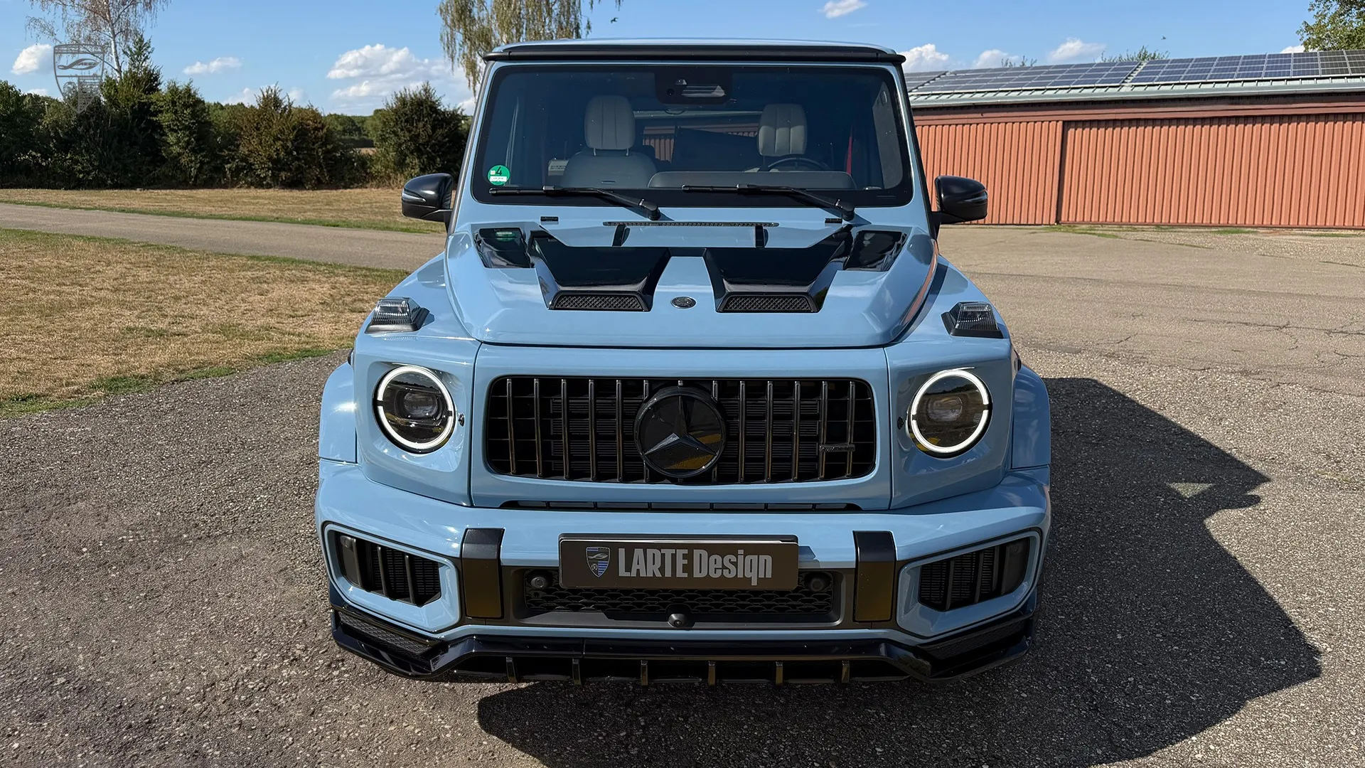Mercedes G-Klasse G 63 Facelift in Frontansicht mit individuellem Bodykit und markantem Design