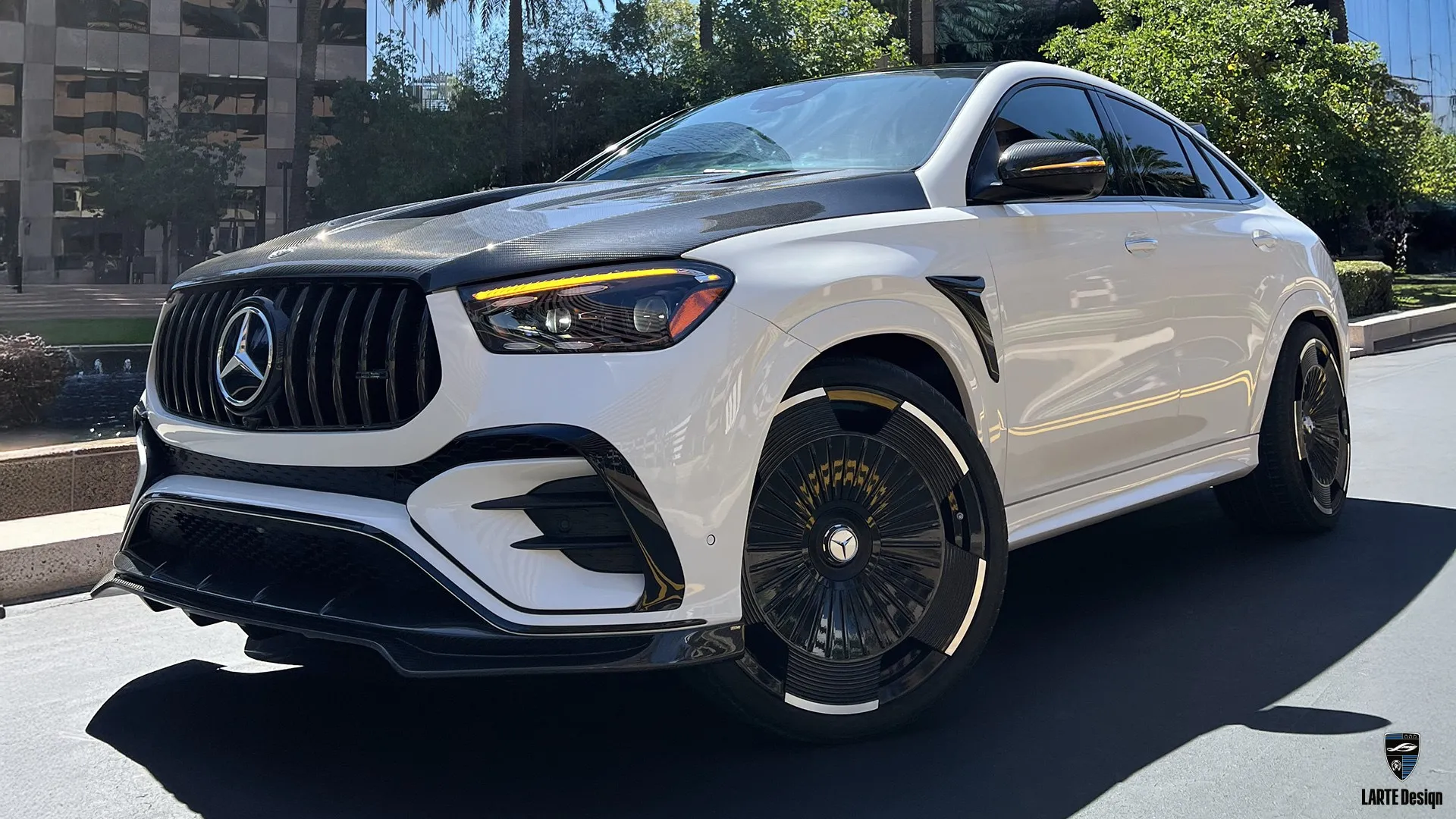 Polarweißer GLE Coupe 53 Facelift mit Styling-Kit
