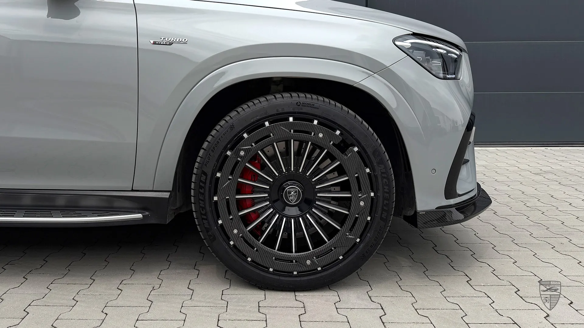 Mercedes GLE Coupe C167 Facelift in Silber mit individuellem Felgen-Styling und Exterieur-Modifikationen