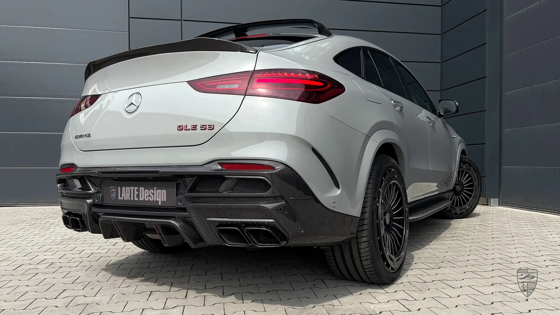 GLE Coupe Facelift in Heck-Dreiviertelansicht mit individuellem Exterieur-Styling und Bodykit-Upgrades
