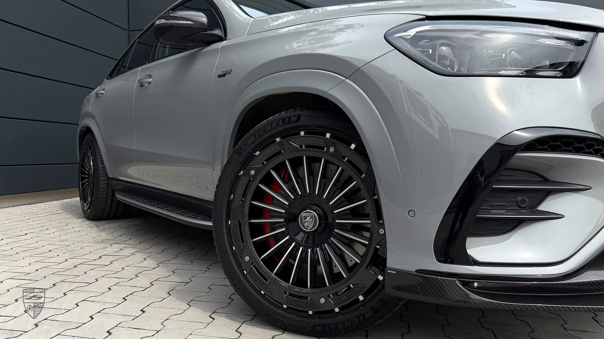 GLE Coupe Facelift in Silber mit individuellem Felgen-Detail und Exterieur-Upgrades
