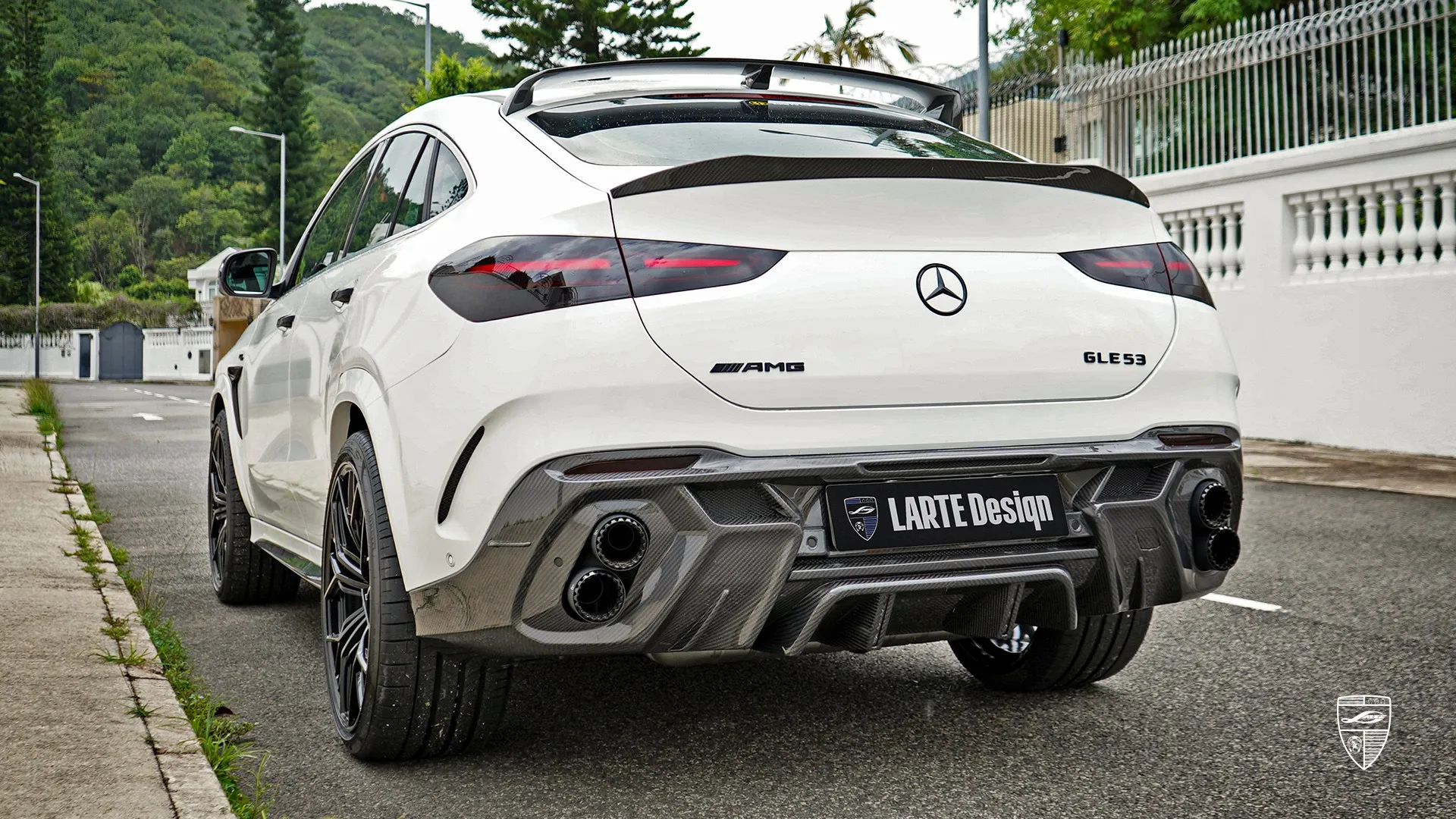 Mercedes GLE 53 AMG – Polar White with Brutal Look 2026 Mercedes GLE 53 AMG Facelift — Polar White coupe SUV with muscular proportions and brutal look