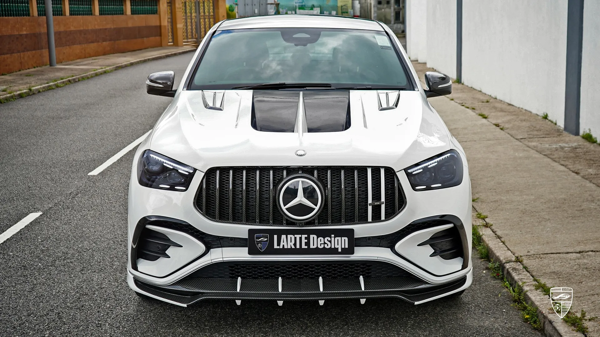GLE 53 AMG Facelift – Polar White SUV with Bold Look 2026 Mercedes GLE 53 AMG Facelift — Polar White luxury SUV with custom tuning and aggressive style