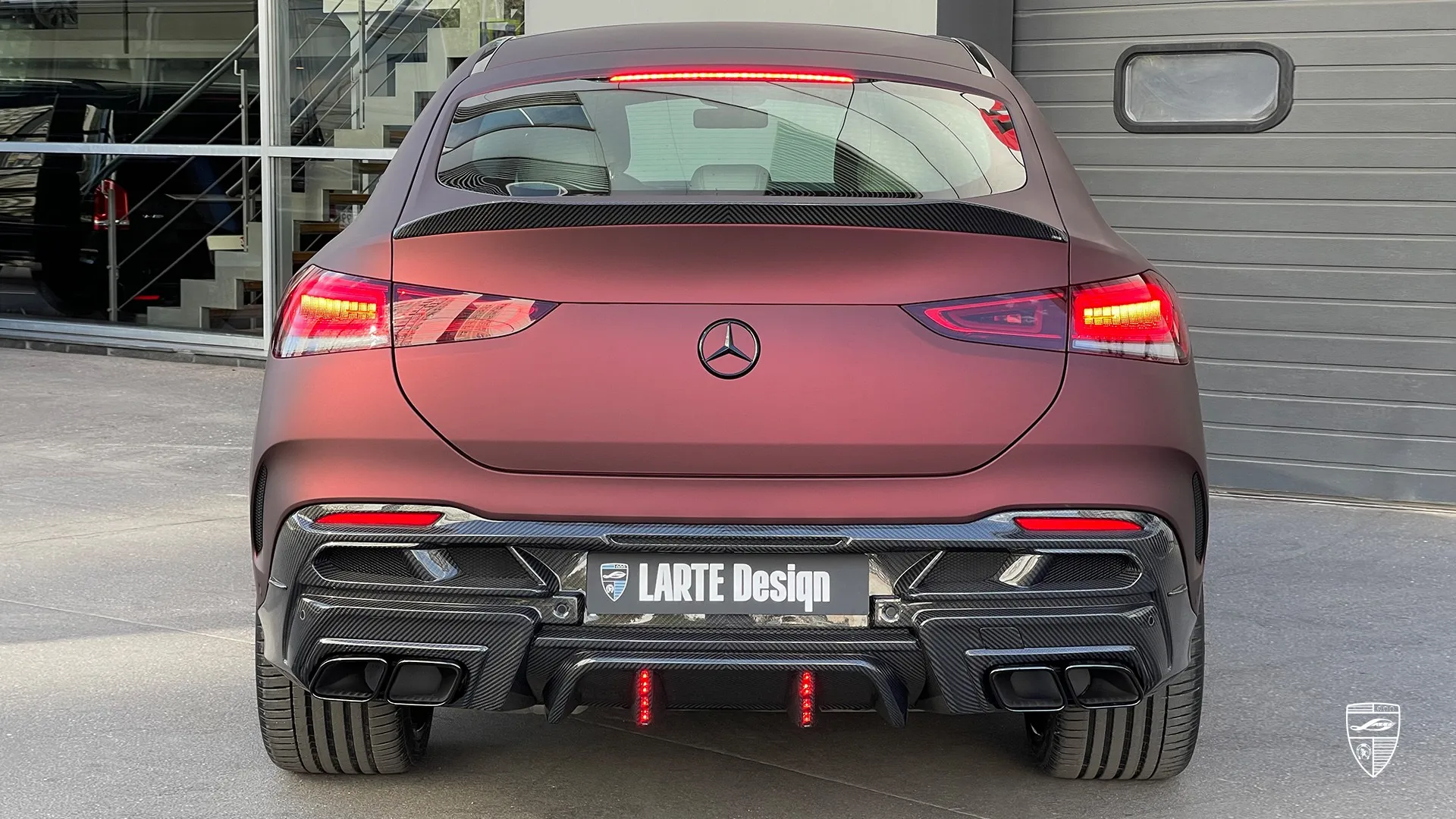 Burnt Maroon GLE Coupé 53 AMG aus Warschau mit brutalem Look und Carbon-Zubehör