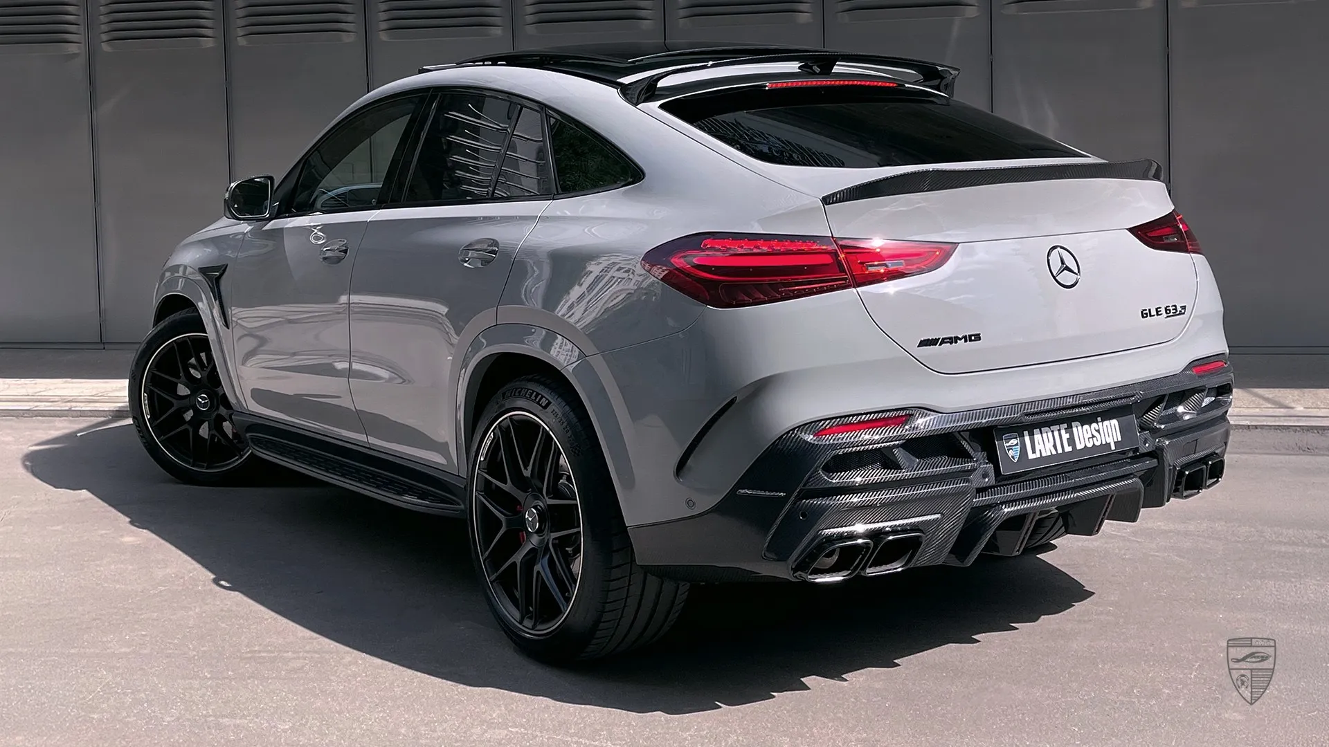 Mercedes-AMG 63 GLE Coupe Restyling Tuning Seitenansicht hinten in Grau mit Luxus SUV Styling