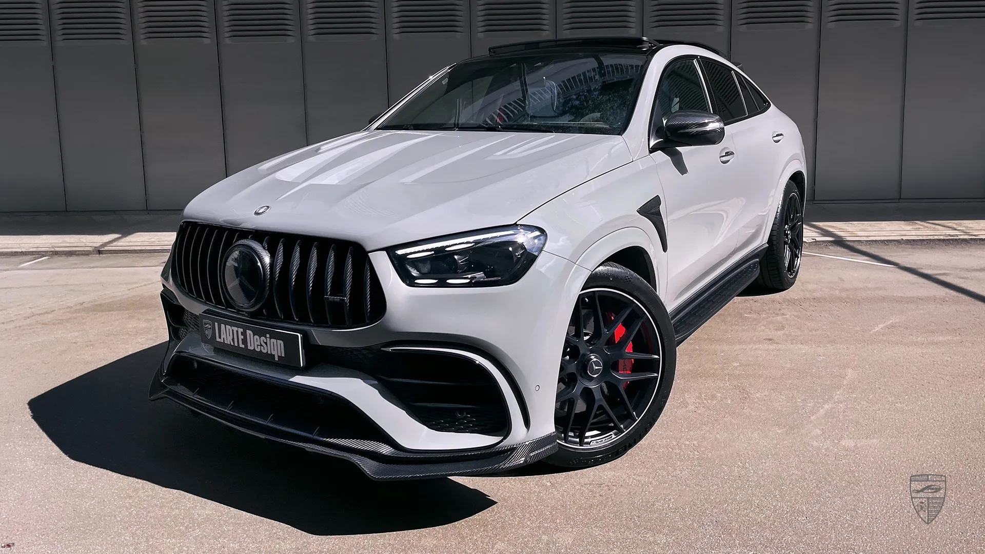 Mercedes-AMG GLE Coupe Facelift Frontansicht schräg in Grau mit dynamischem Styling