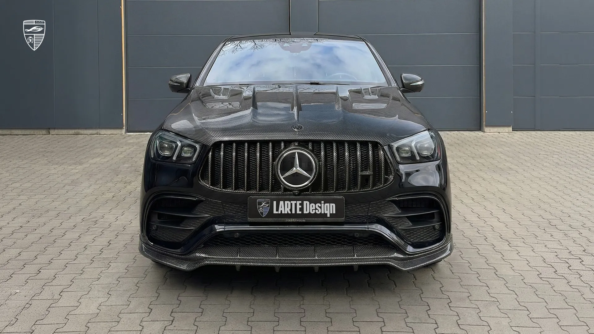 GLE 63 Coupe mit abgedunkelter Frontgestaltung, Panamericana‑Grill und Leistungs‑Styling