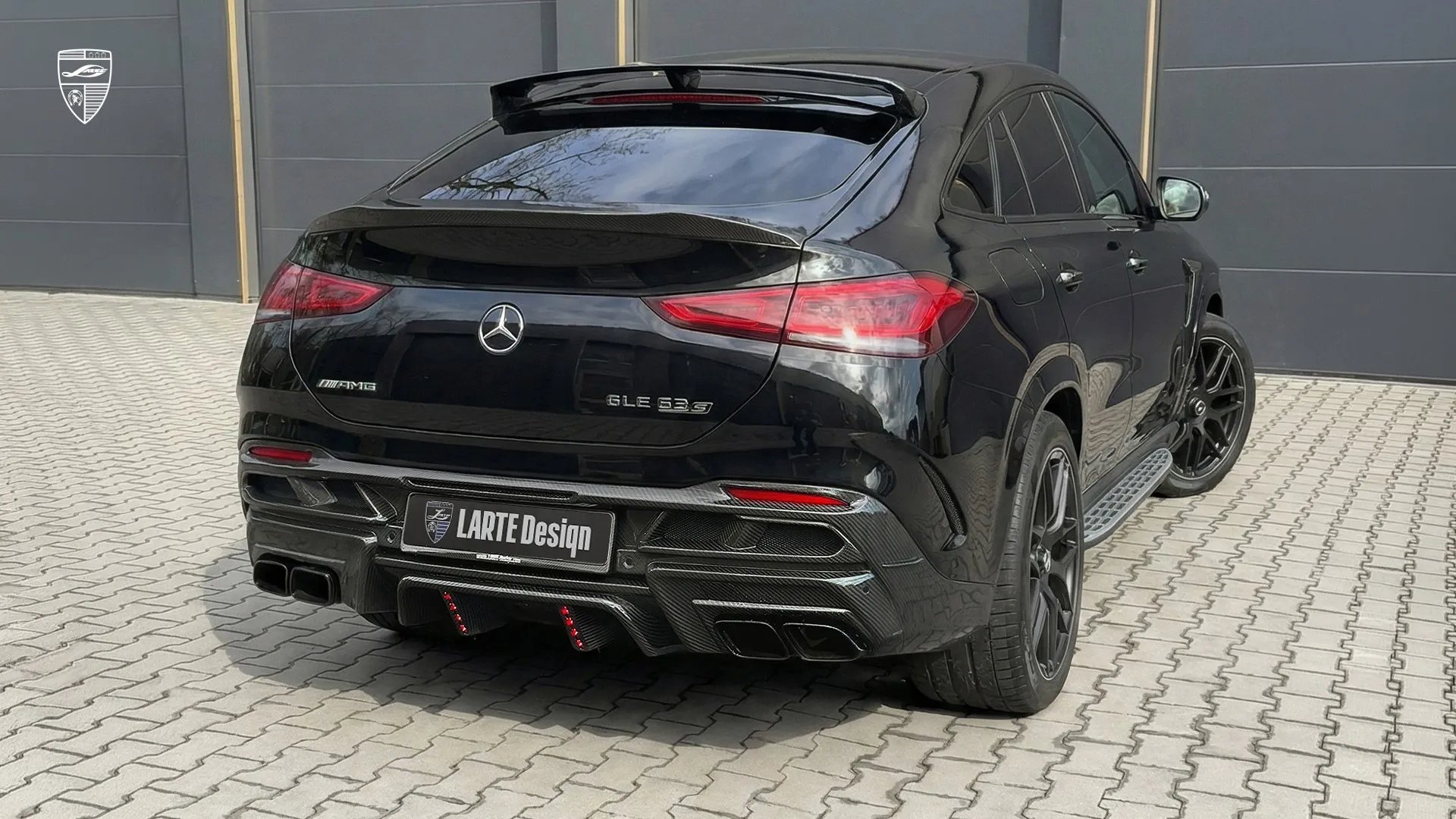 Heck‑Styling des Mercedes GLE 63 S AMG Coupe mit schwarzem Diffusor und sportlichem Auspuff