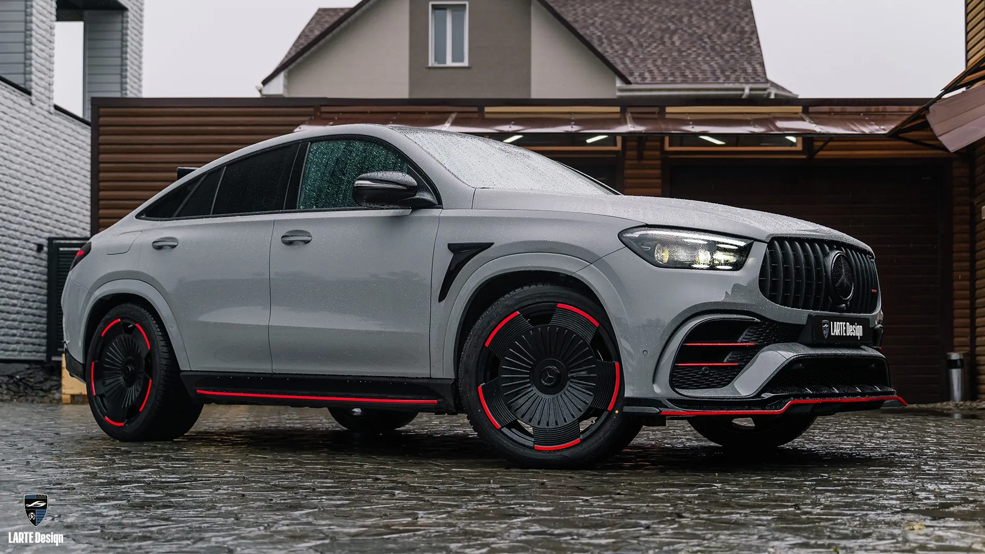 Grey Mercedes Benz GLE Coupe 63s AMG SUV mit Bodykit-Upgrade