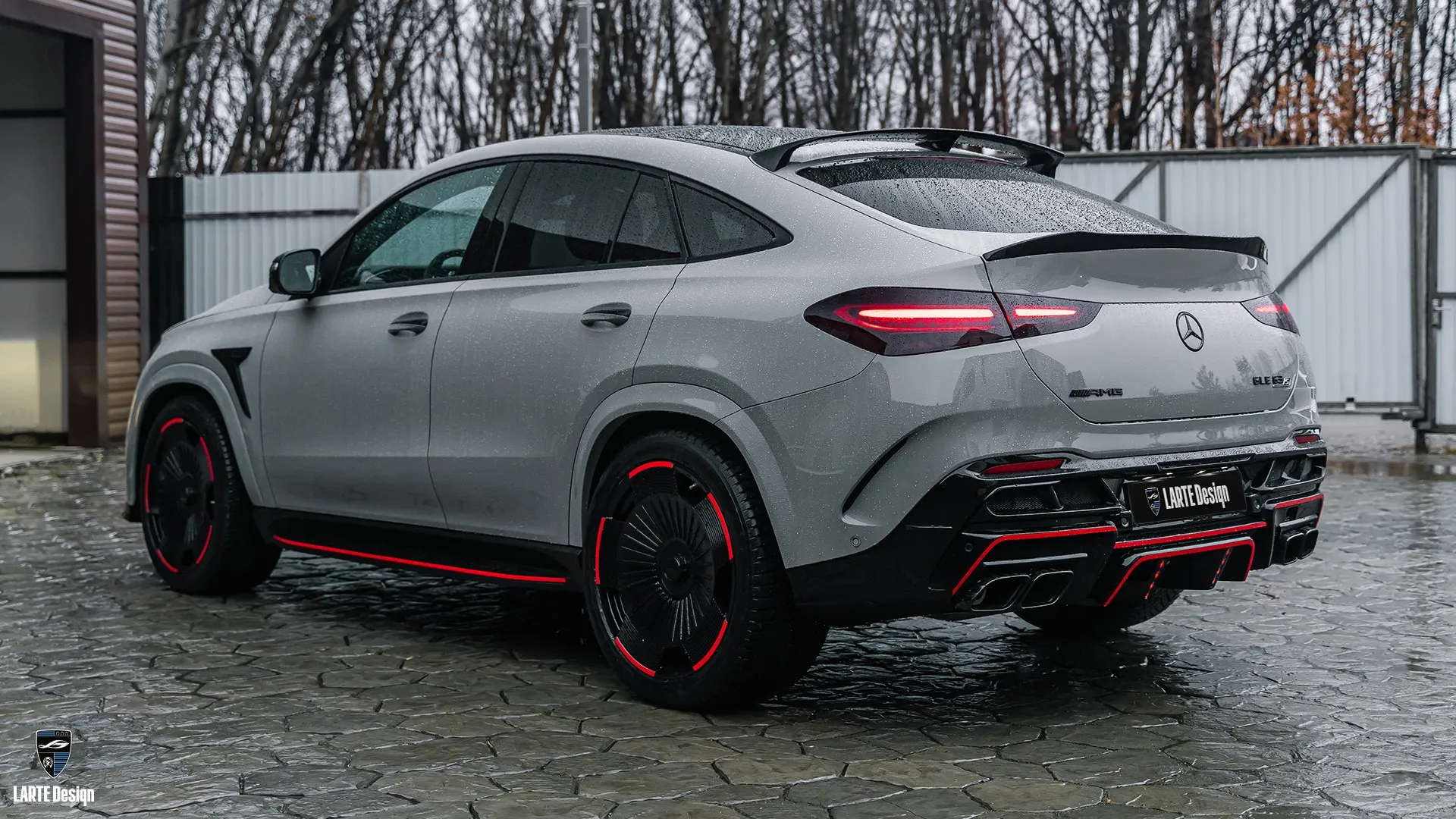 Mercedes GLE Coupe 63s AMG SUV mit Appearance-Paket Grey Mercedes Benz GLE Coupe 63s AMG SUV mit Premium-Appearance-Paket