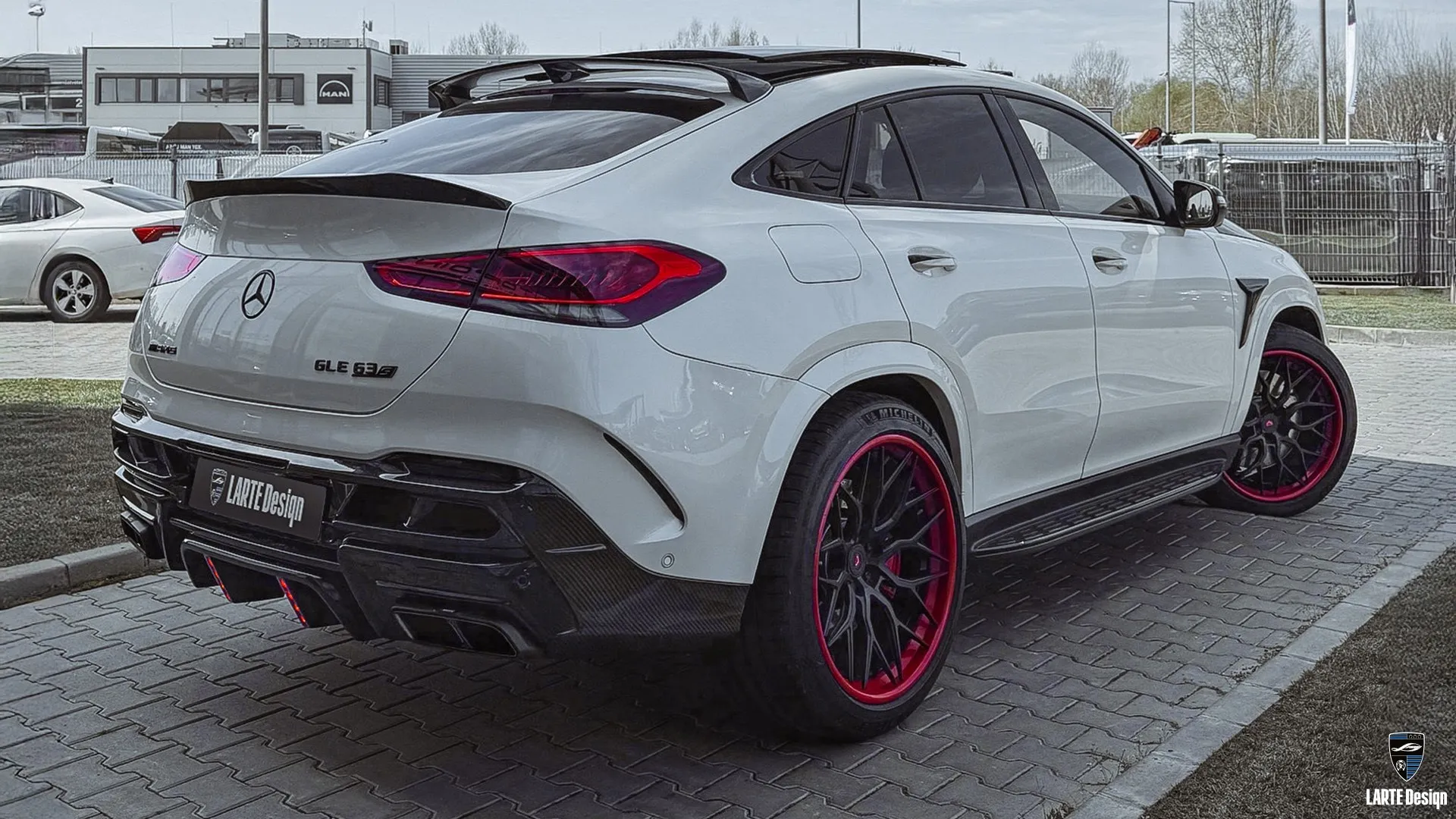 Exklusives GLE 63s AMG Sammlermodell in Polarweiß – auffälliges Luxus-Coupé  aus Budapest