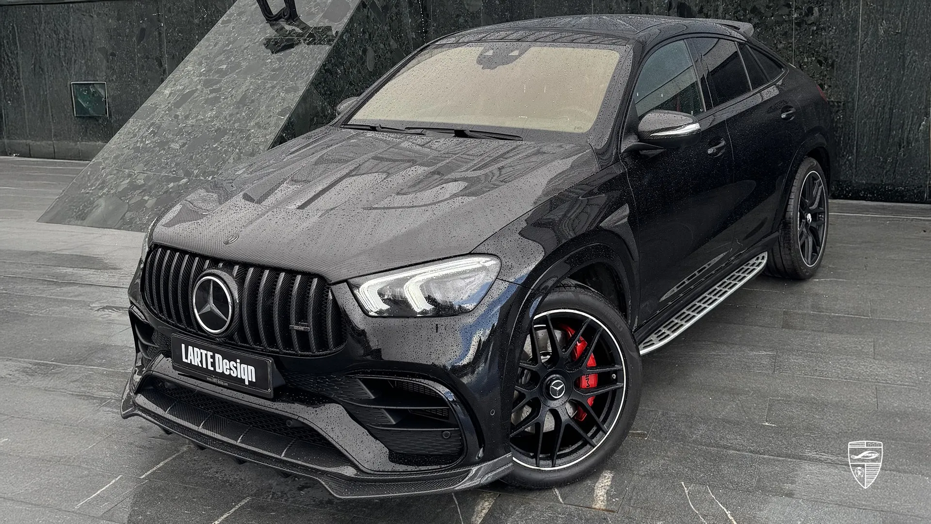 Facelift GLE Coupe 63s AMG C167 mit Carbon-Motorhaube & Diffusor Facelift GLE Coupe 63s AMG C167 in Obsidian-Schwarz mit Carbon-Motorhaube und sportlichem Diffusor
