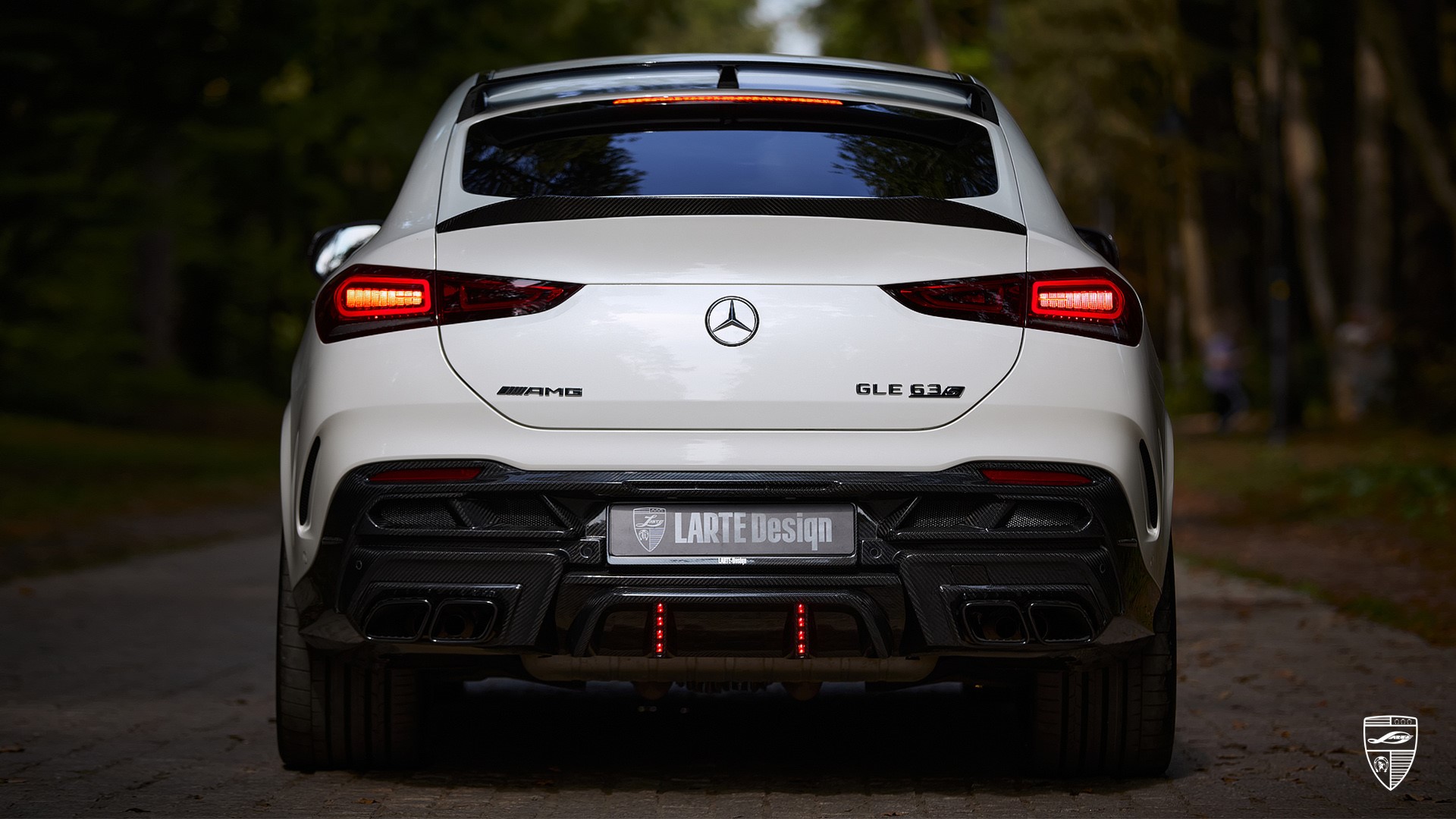 GLE 63s AMG – Lightweight Build & Brutal SUV Look White GLE 63s AMG — lightweight components and brutal look in a high-performance SUV from Lucerne