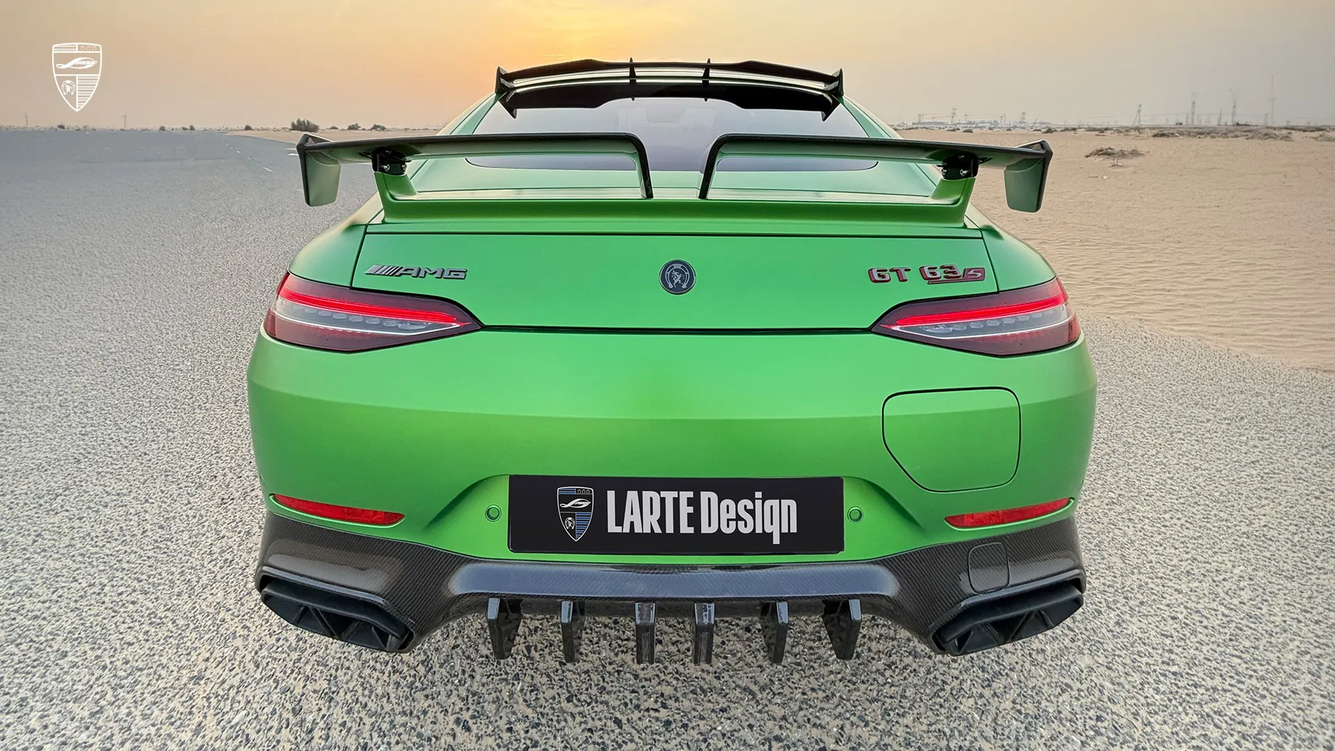 2023 AMG GT 63 Heckansicht mit aggressivem Styling und Custom Exterieur Upgrades