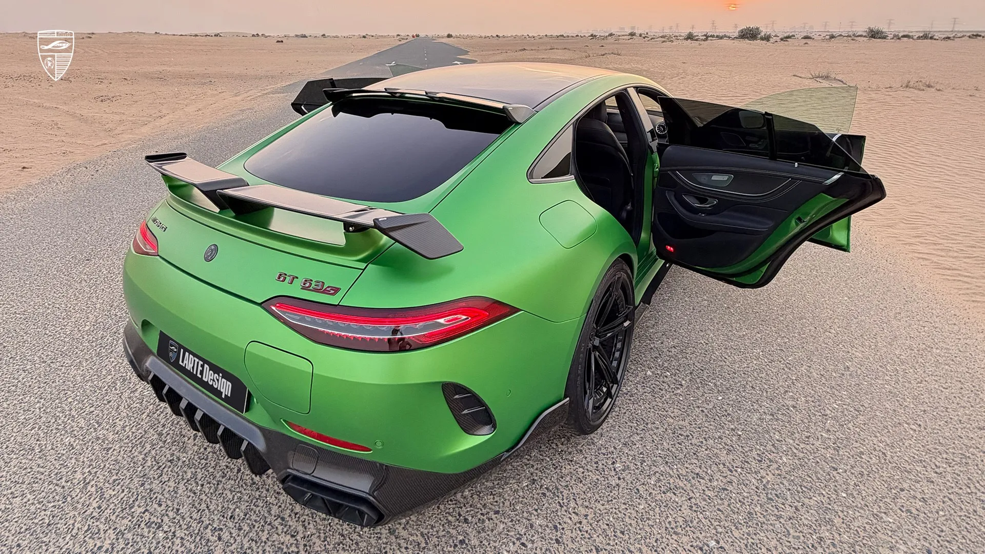 2023 Mercedes AMG GT Modified in Grün mit Custom Heck Styling und Bodykit Upgrades
