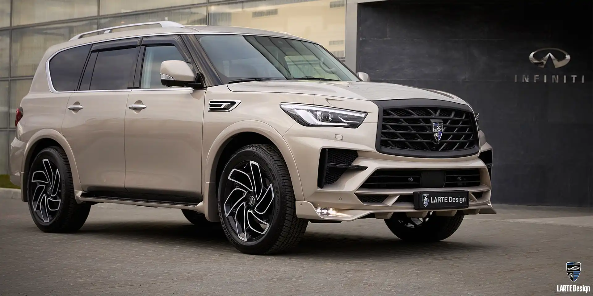 Kaufen Sie Tuning für den Infiniti QX80 lr 5 Premium select Moonstone weiß