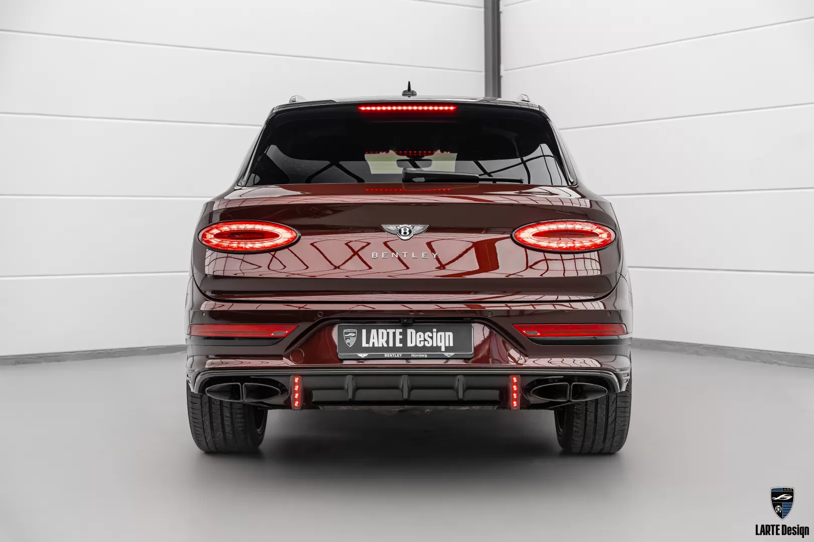 Rear diffuser with synchronized brake lights for Bentley Bentayga MLB