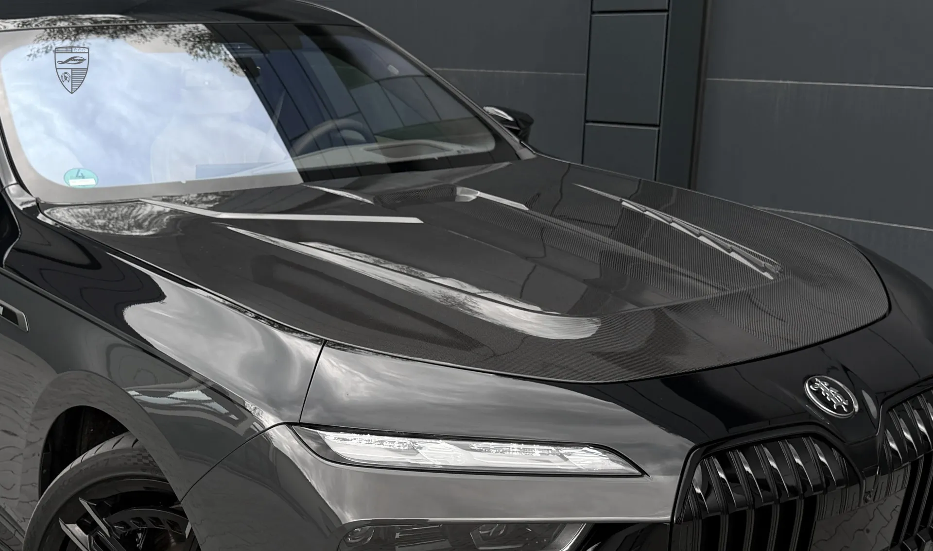 Carbon hood for your BMW 7 Series G70 760i in the appearance package by LARTE Design