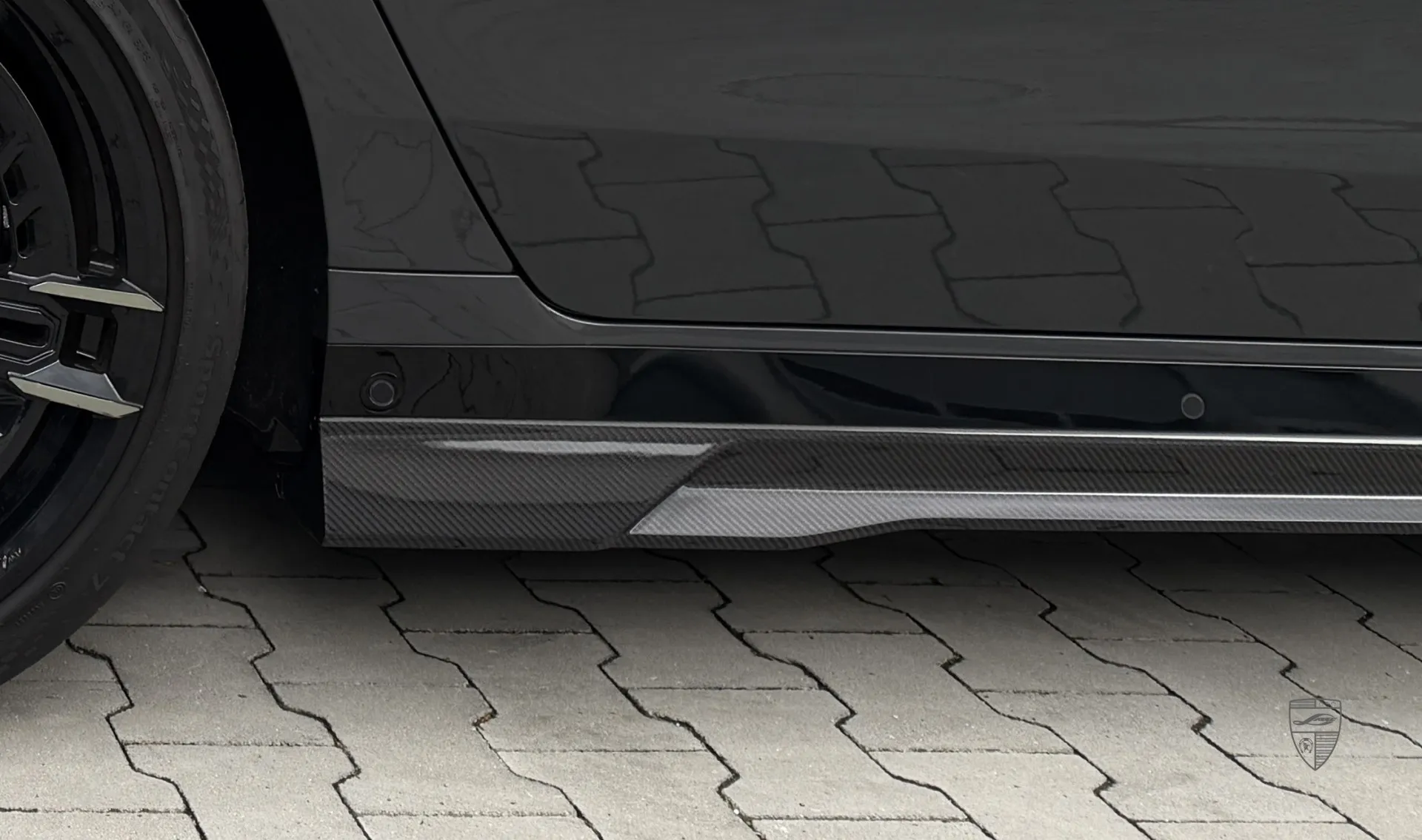 Carbon side skirts upgrade for your sedan BMW 7 Series G70 760i from LARTE Design