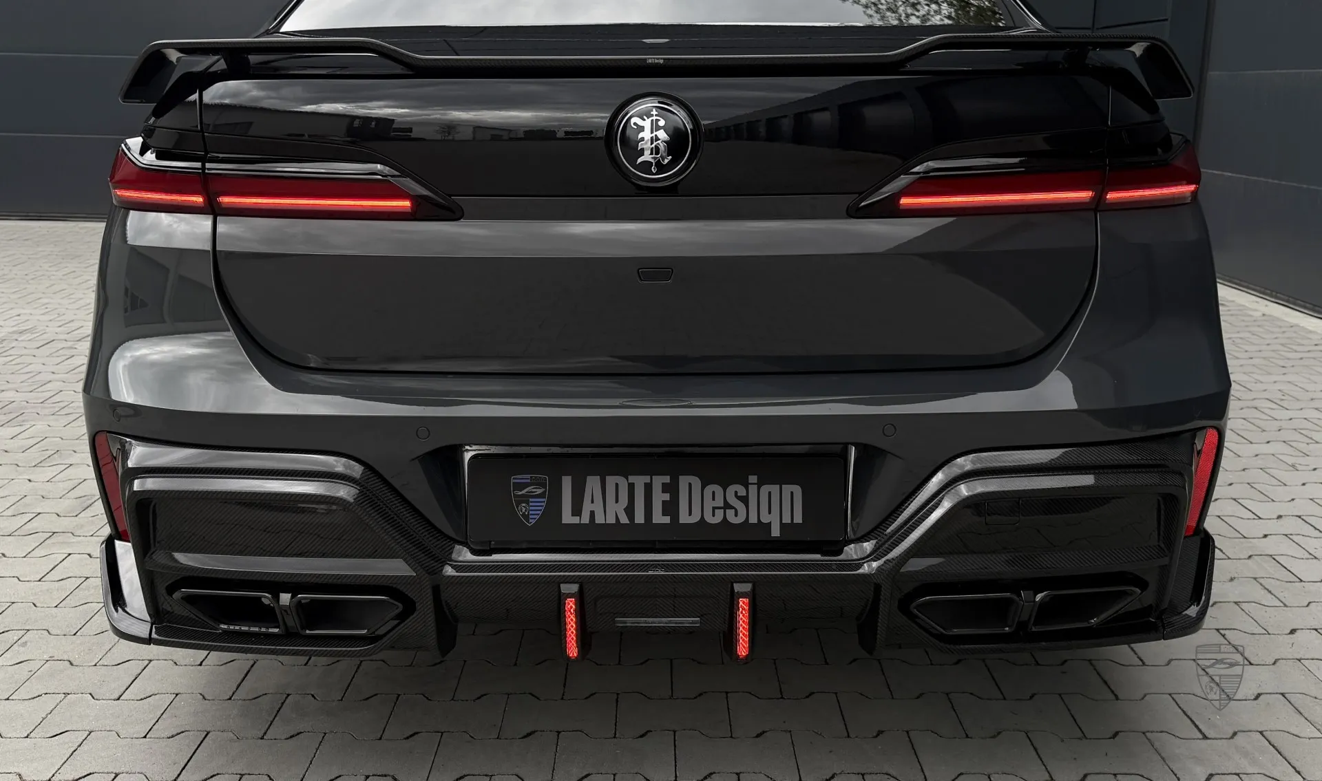 Carbon diffuser upgrade for your sedan BMW 7 Series G70 760i from LARTE Design
