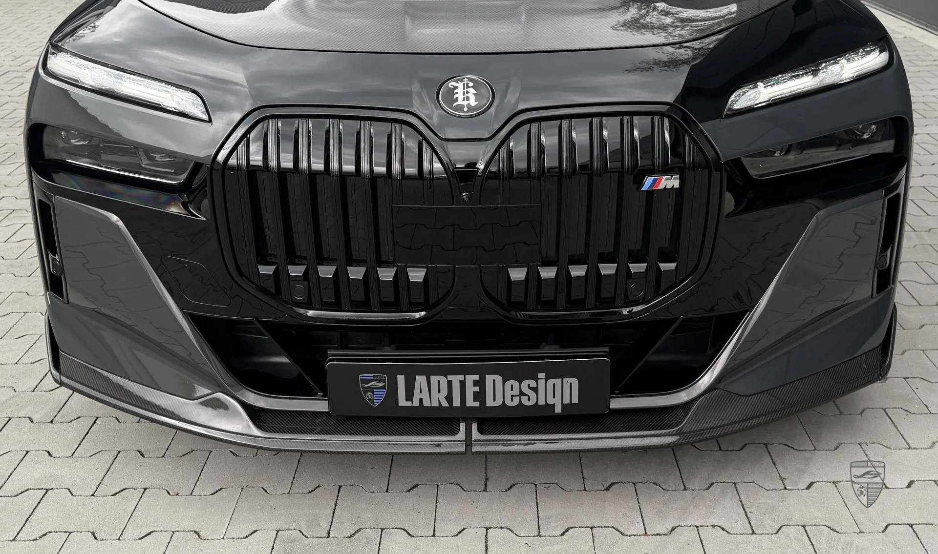 Carbon splitter upgrade for the luxury car BMW 7 Series G70 760i from LARTE Design
