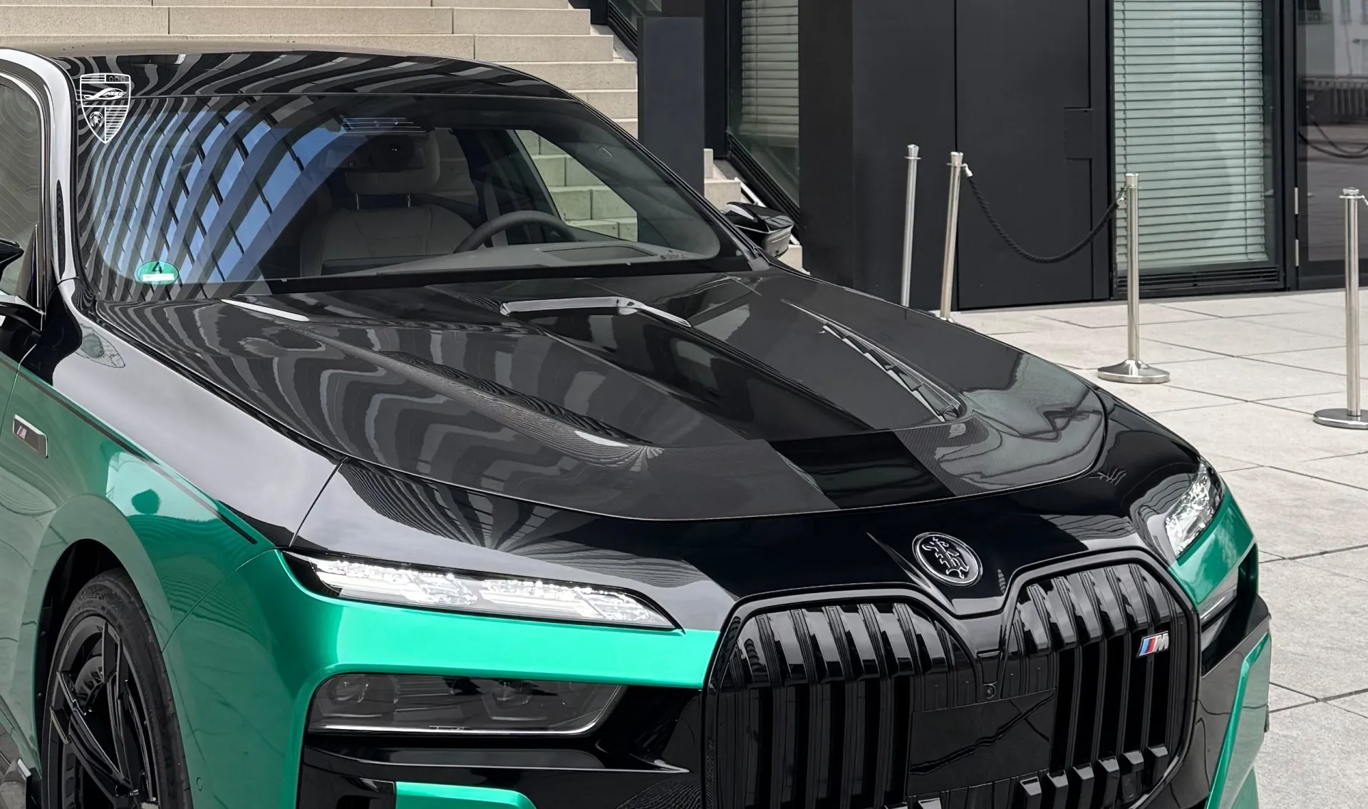Hood upgrade for the luxury car BMW 7 Series G70 760i from LARTE Design