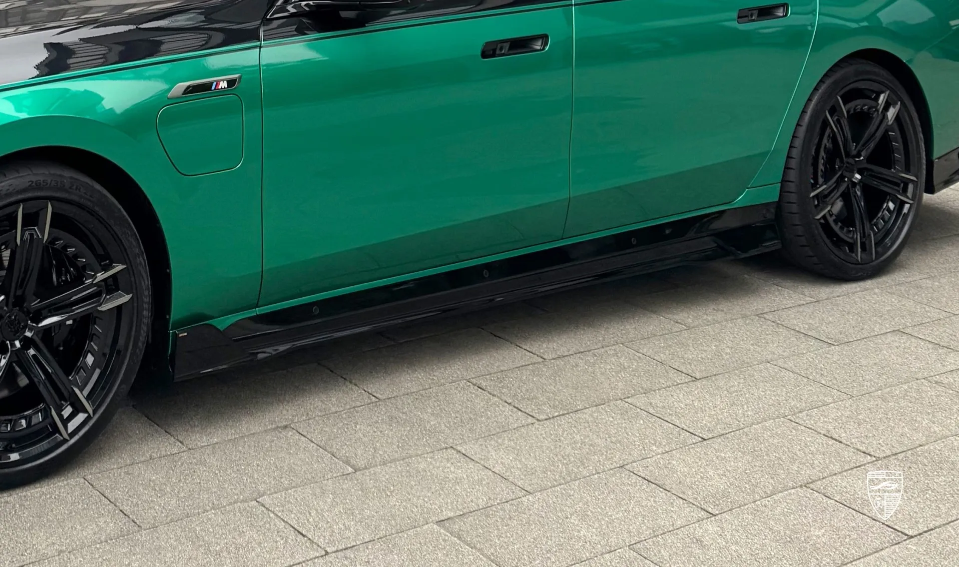 Side skirts for your BMW 7 Series G70 760i in the appearance package by LARTE Design