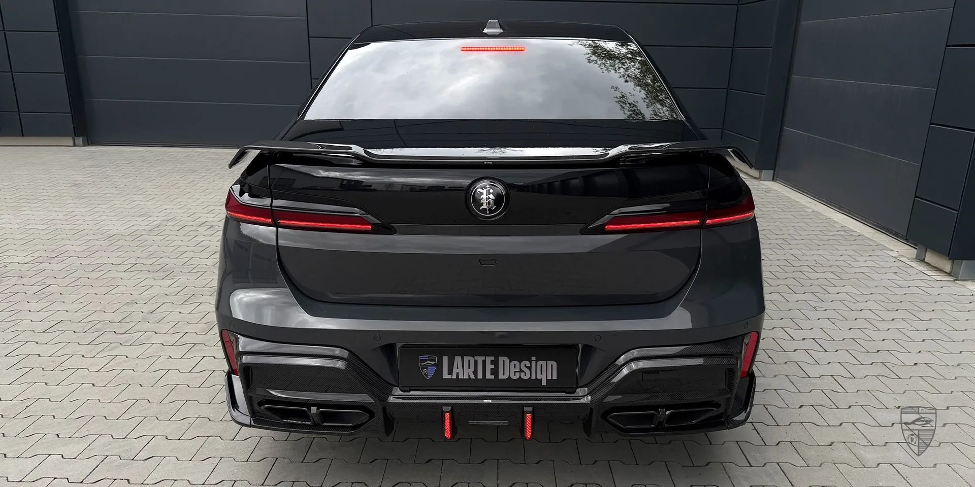 Lightweight aero parts BMW 7 Series for enhanced aerodynamics without compromising rigidity