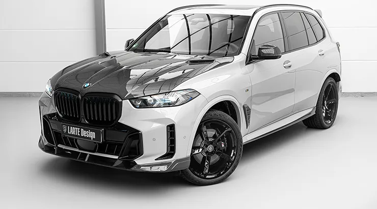 Front angle view on a BMW X5 G05 LCI Facelift 2023 with a body kit giving the car a custom appearance