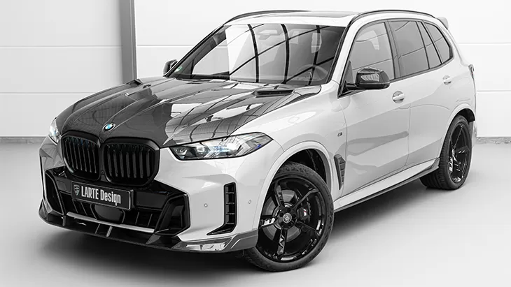 Front angle view on a BMW X5 G05 LCI Facelift 2023 with a body kit giving the car a custom appearance