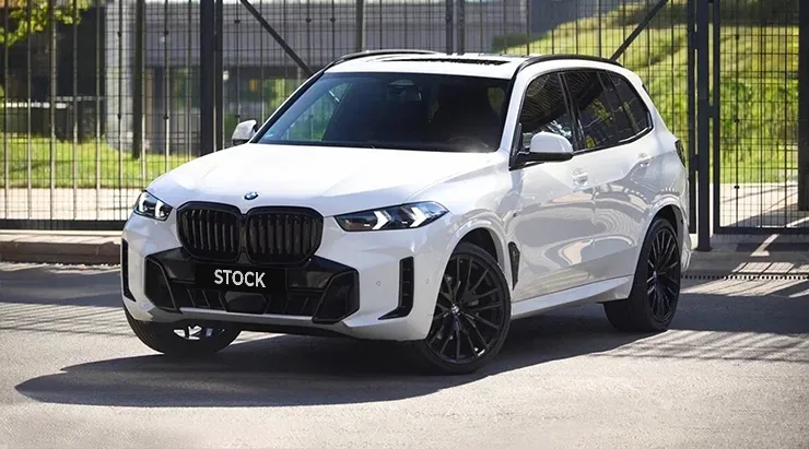 Front angle view on a BMW X5 G05 LCI Facelift 2023 with a body kit giving the car a custom appearance