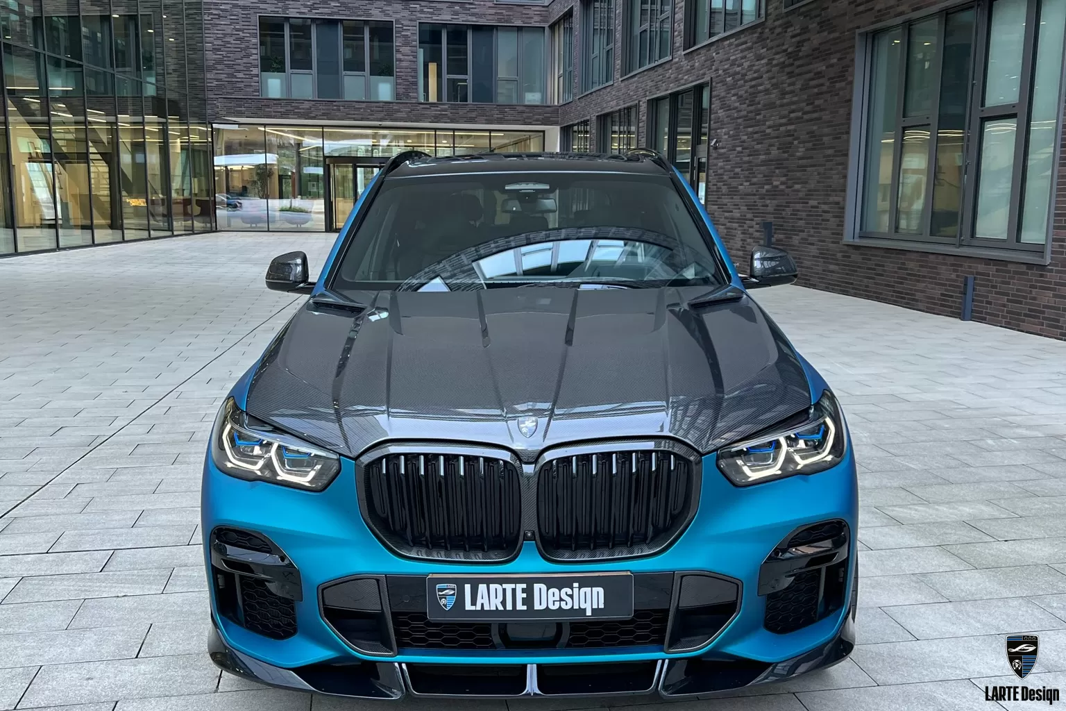 Carbon fiber hood for BMW X5 G05 by LARTE Design