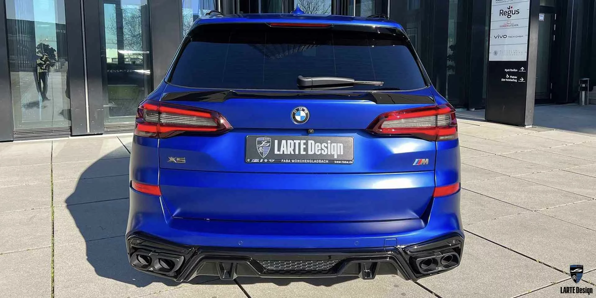Bestellen Sie einen aerodynamischen Addon-Diffusor für den BMW X5 M Sport G05 M50i in Phytonic Blue Metallic